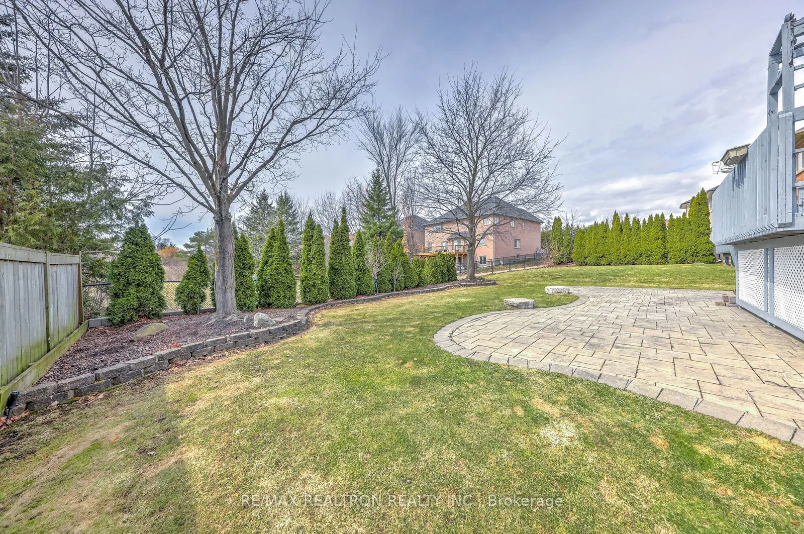 6 White Oak Crescent