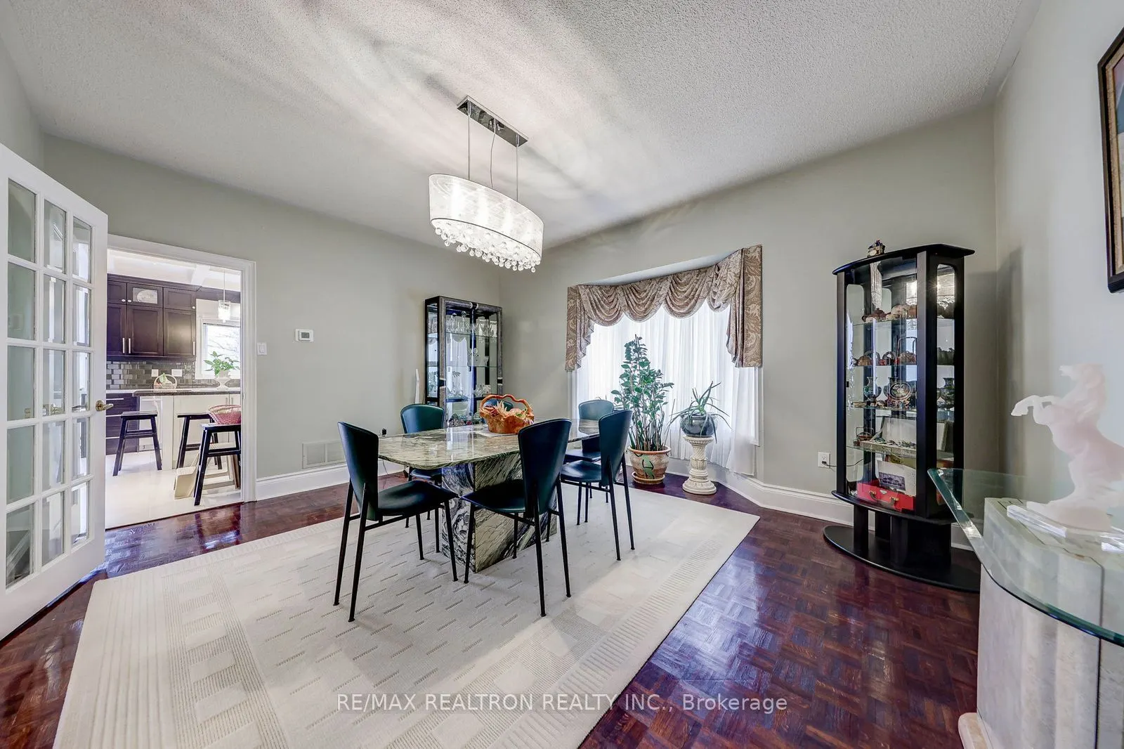 6 White Oak Crescent