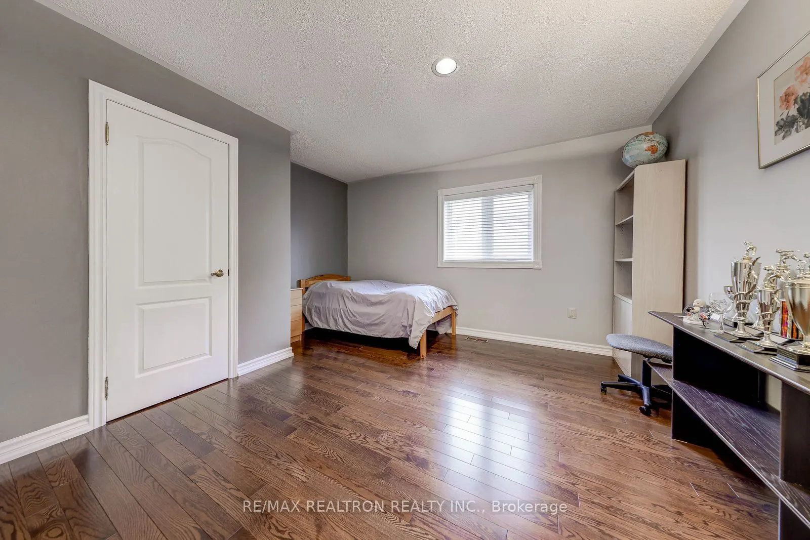 6 White Oak Crescent