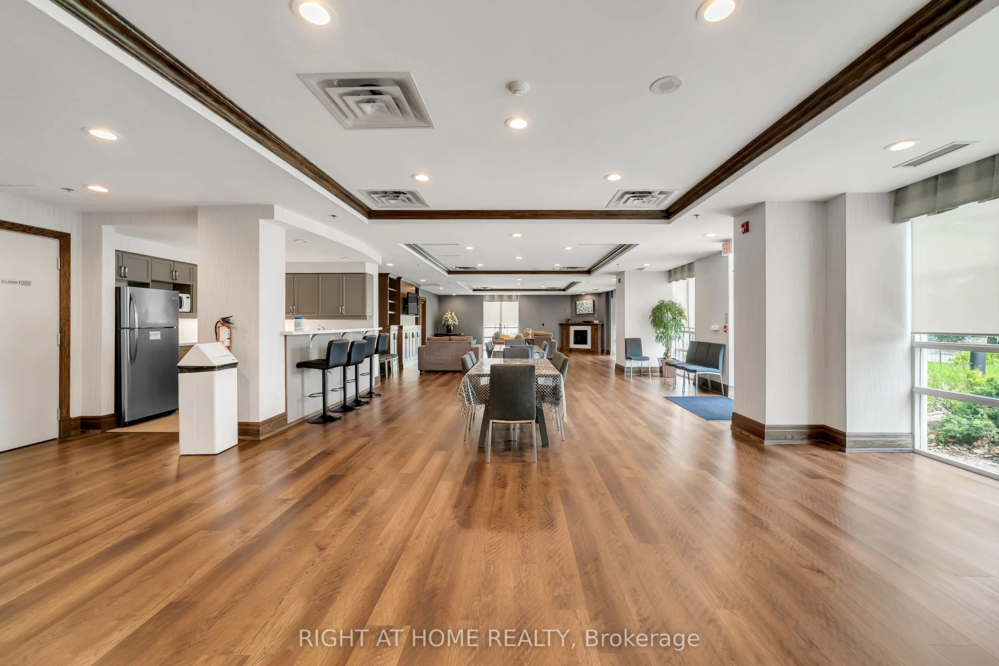 11 Oneida Crescent #1202