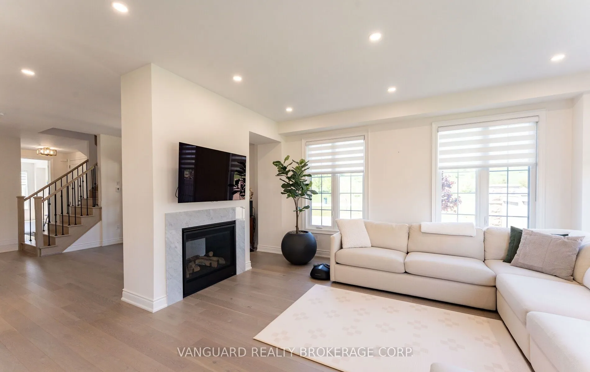 158 Scarlet Way