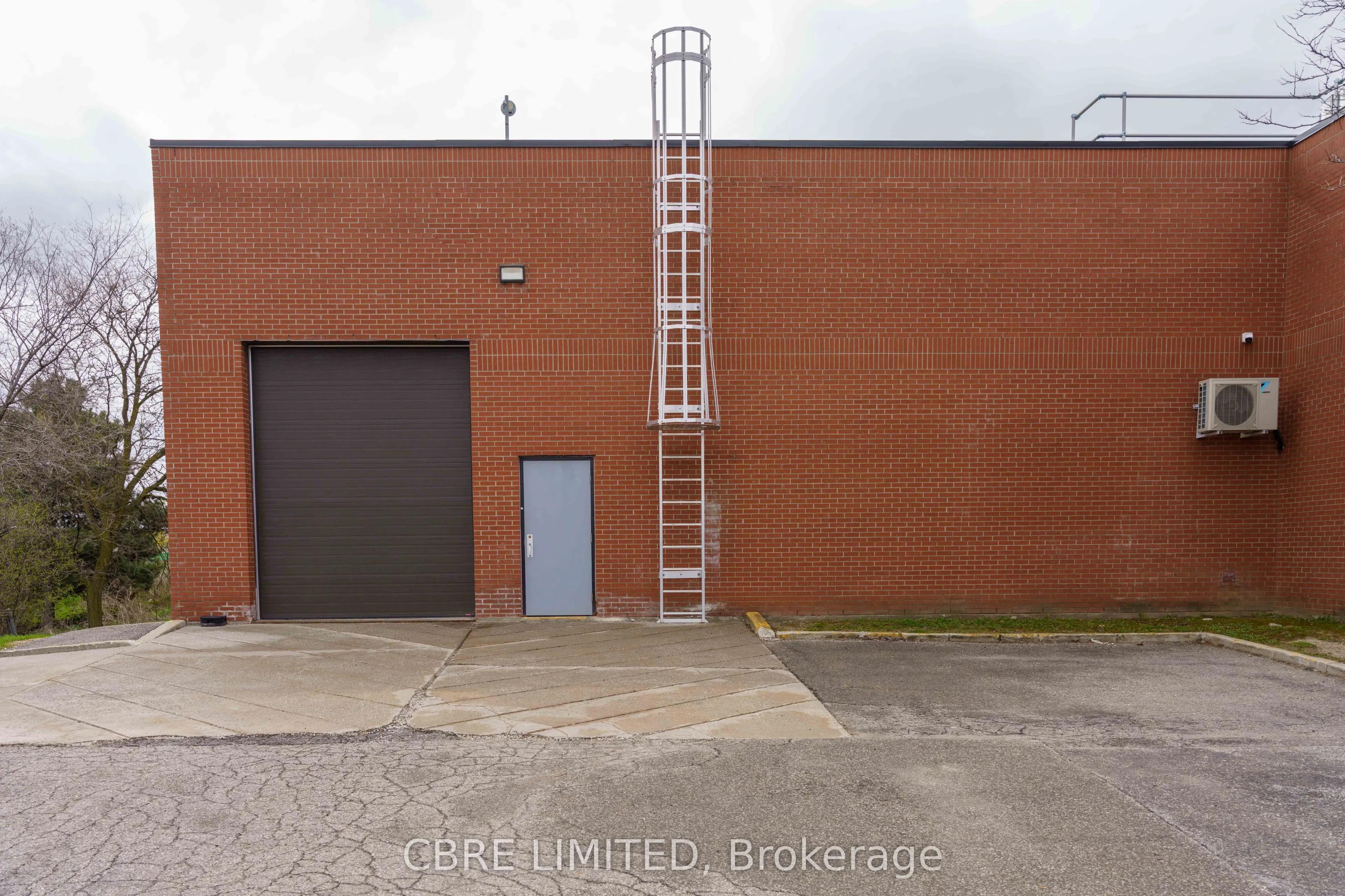2000 Steeles Avenue W