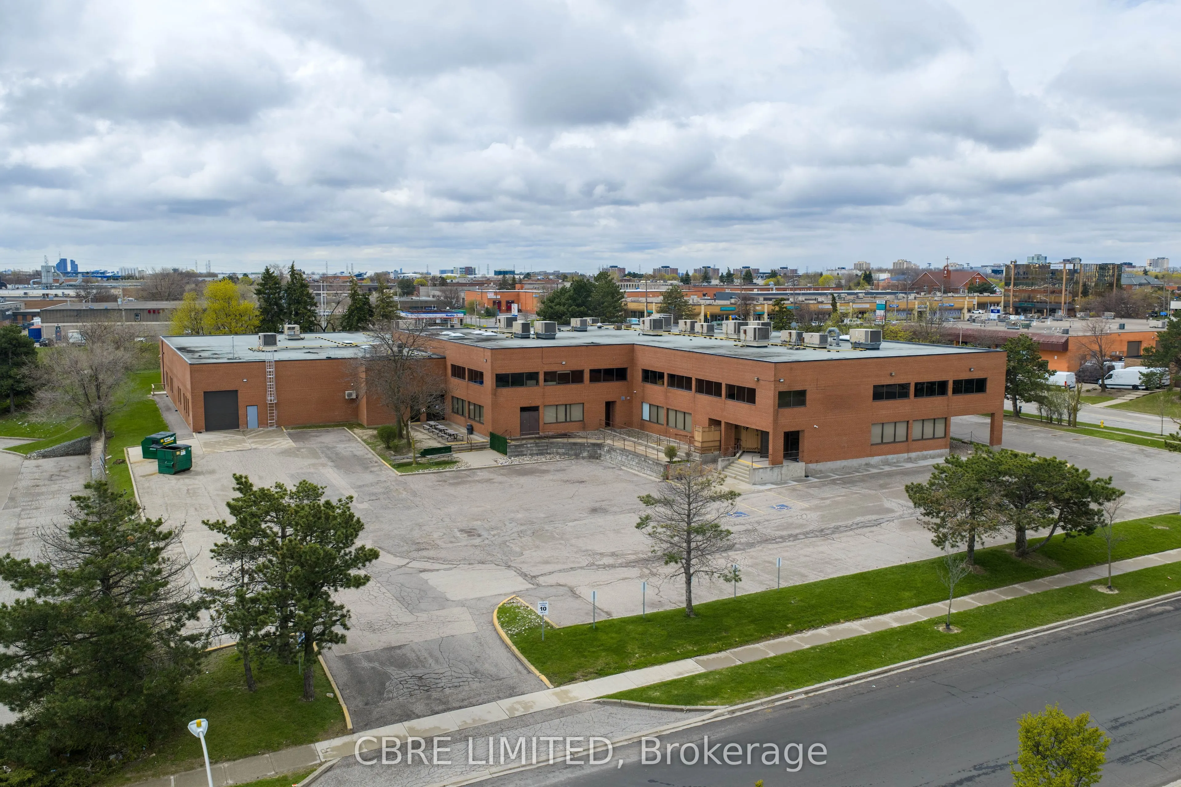 2000 Steeles Avenue W
