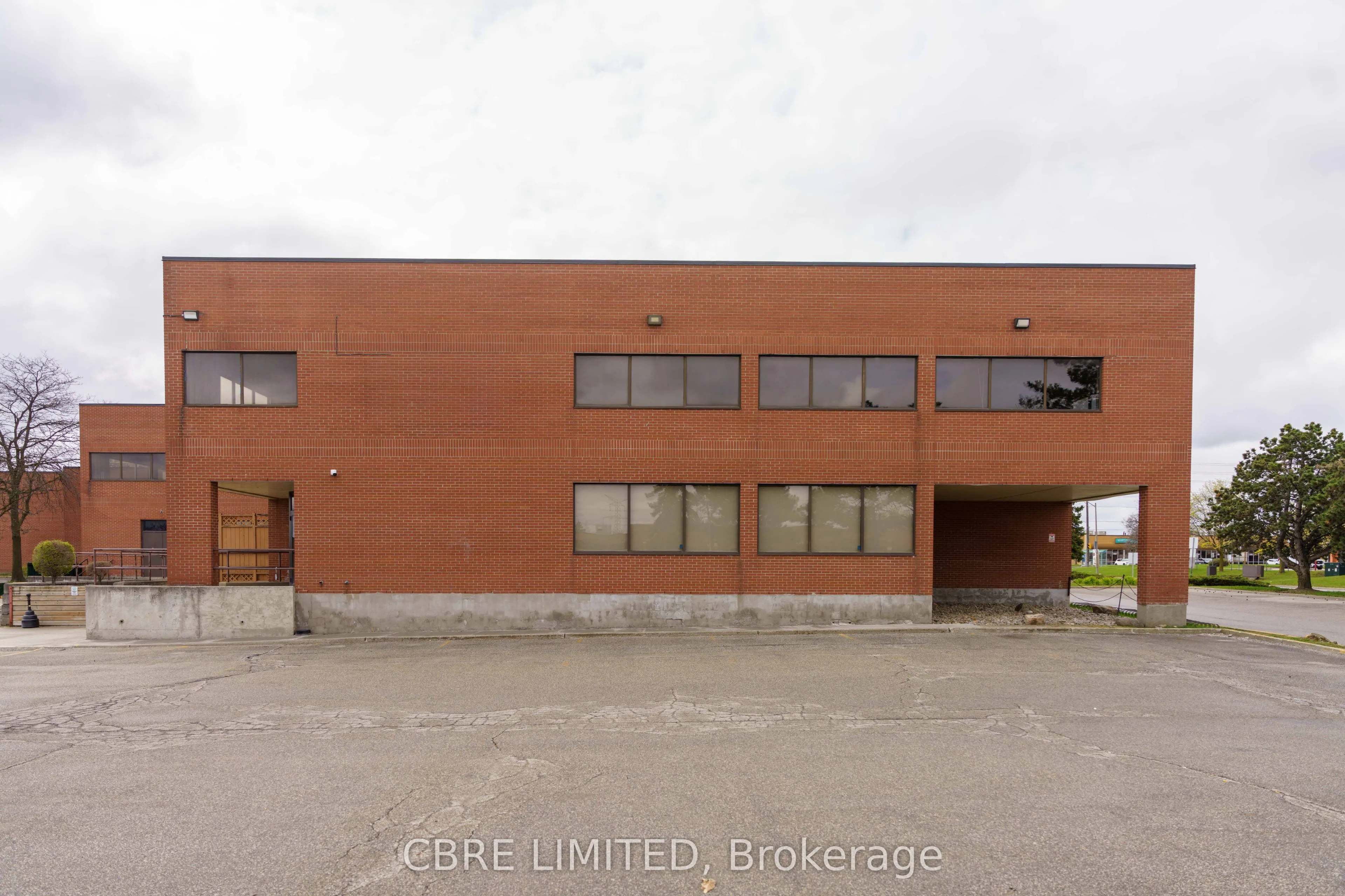 2000 Steeles Avenue W