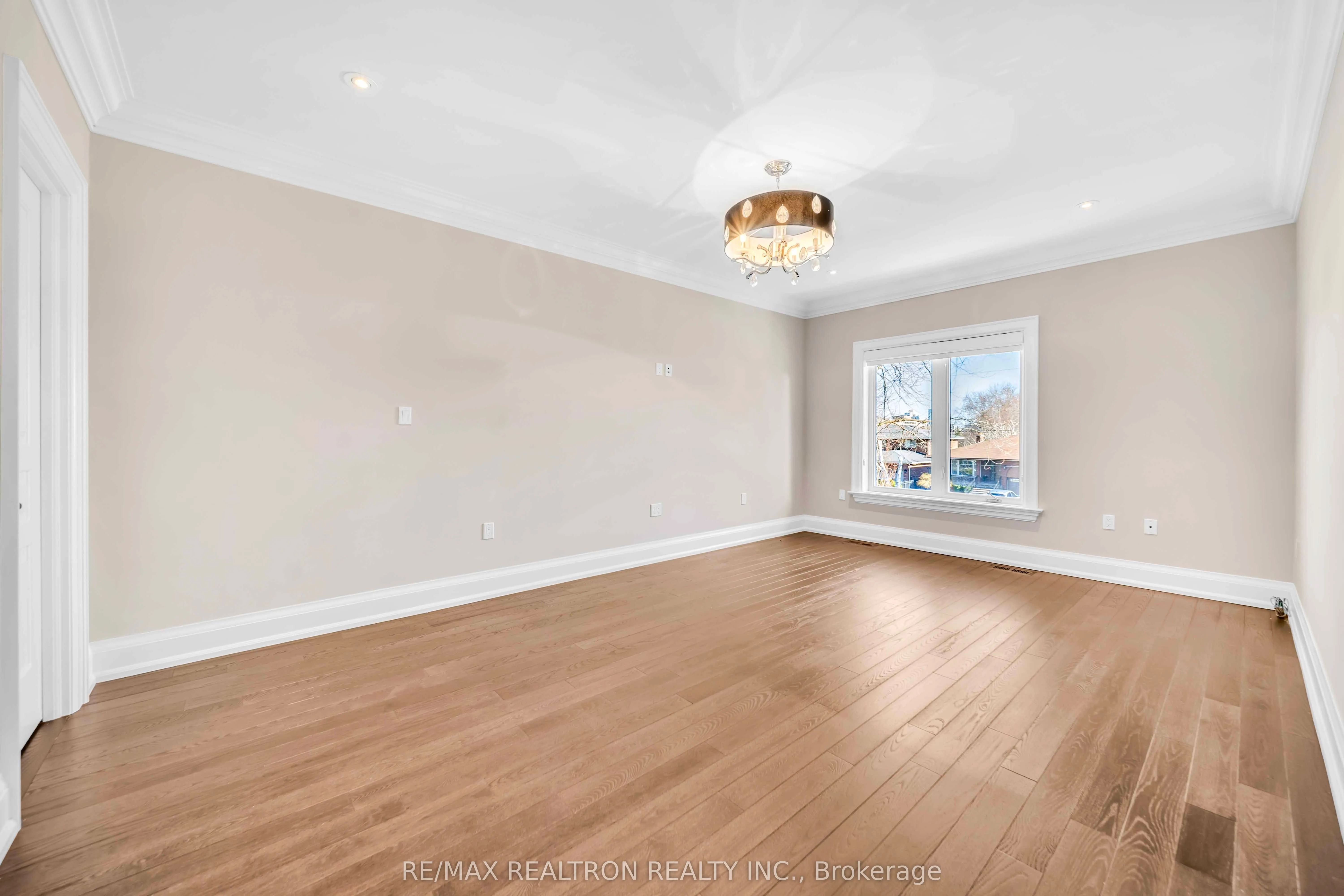 74 Yongehurst Road