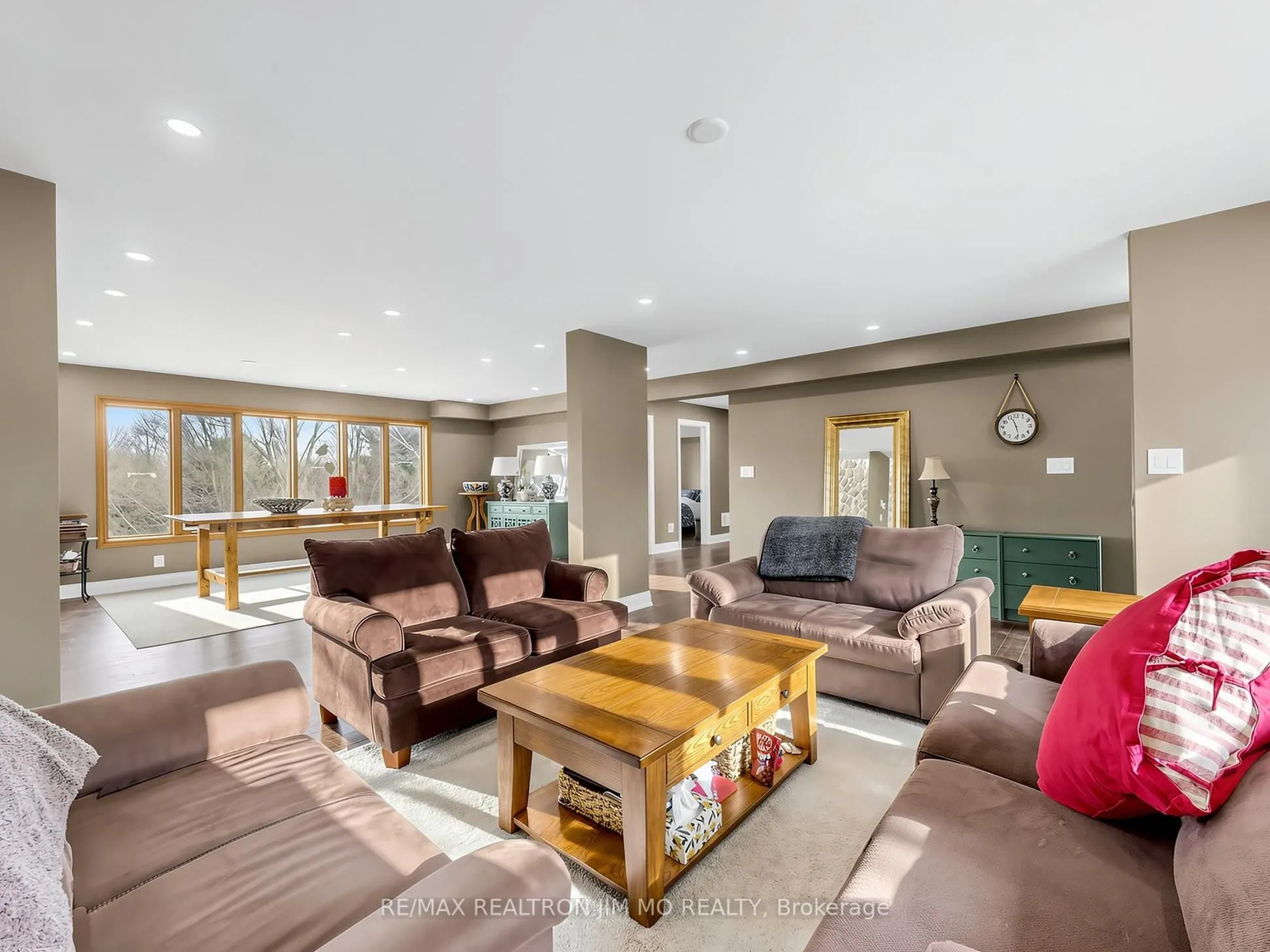 1785 Davis Drive W