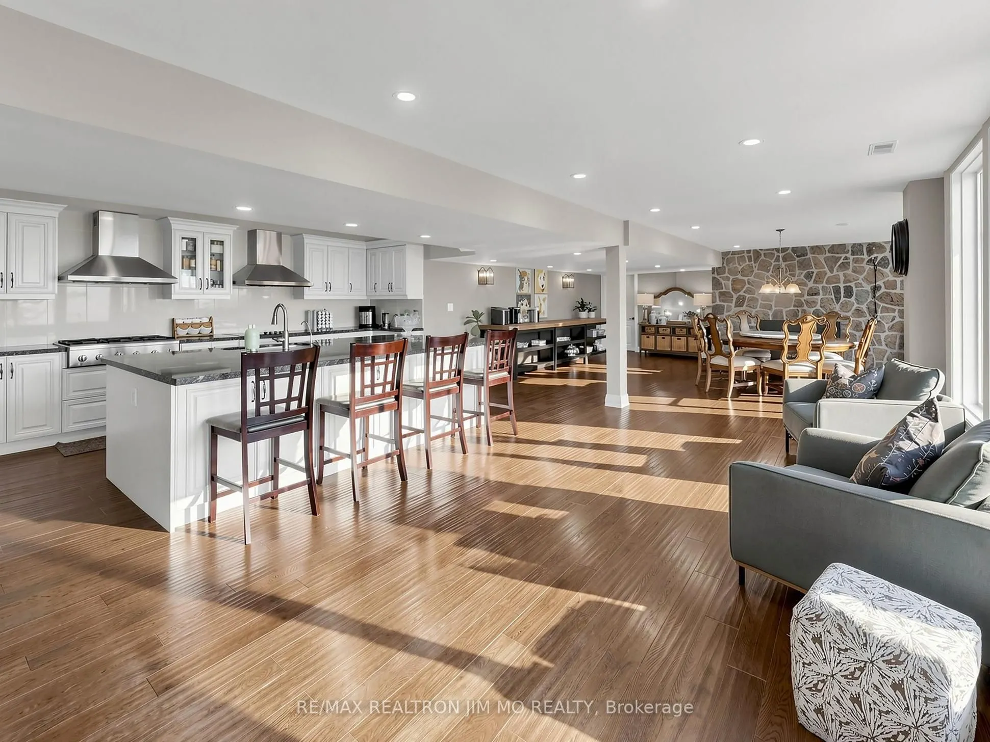 1785 Davis Drive W