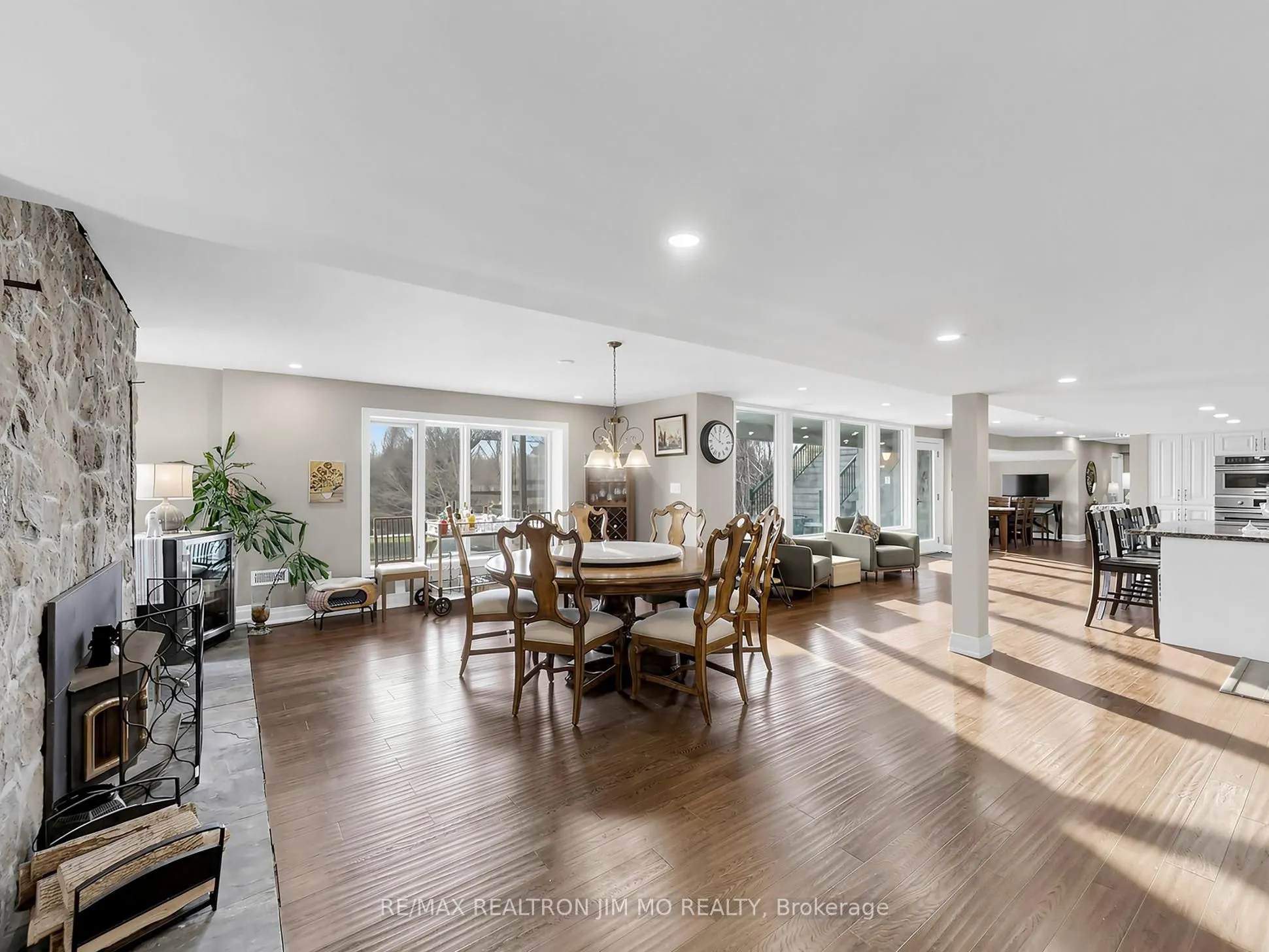 1785 Davis Drive W