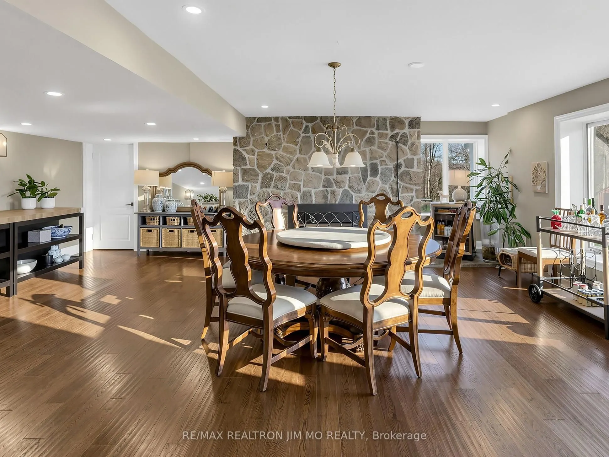 1785 Davis Drive W
