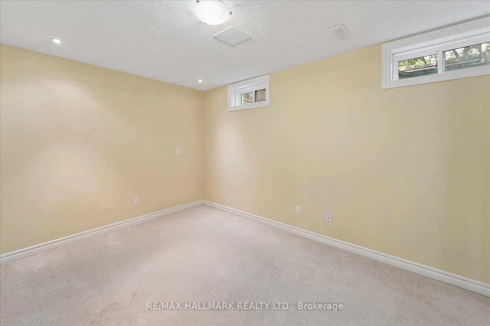 13 E J Lennox Way #1