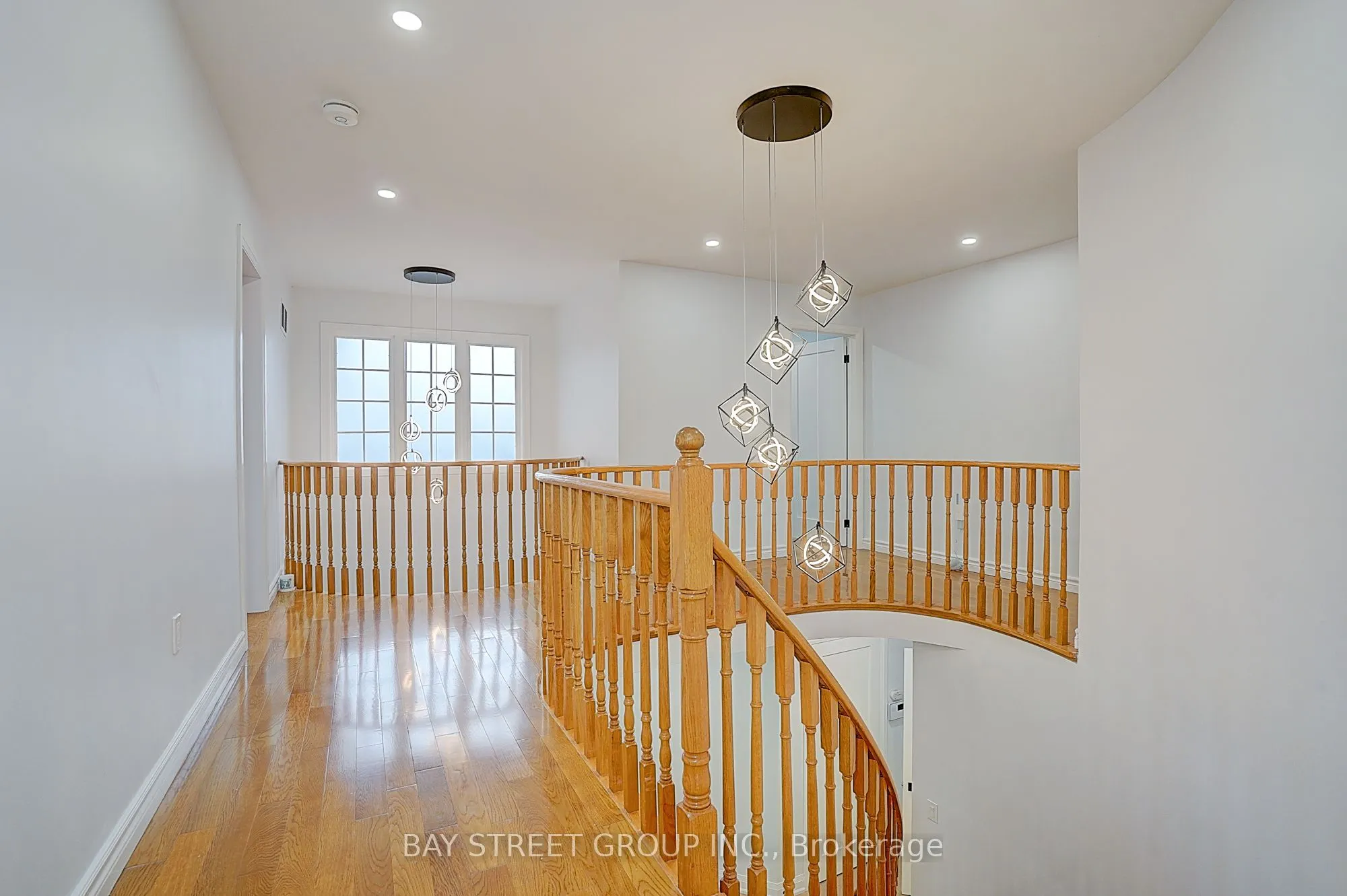 8 Mooreland Court