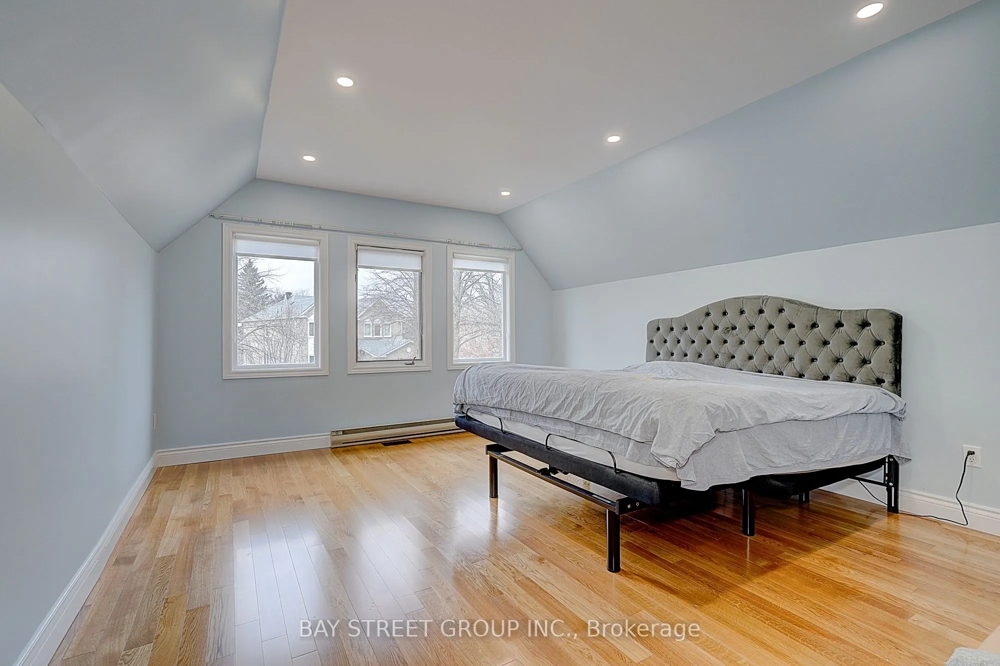 8 Mooreland Court
