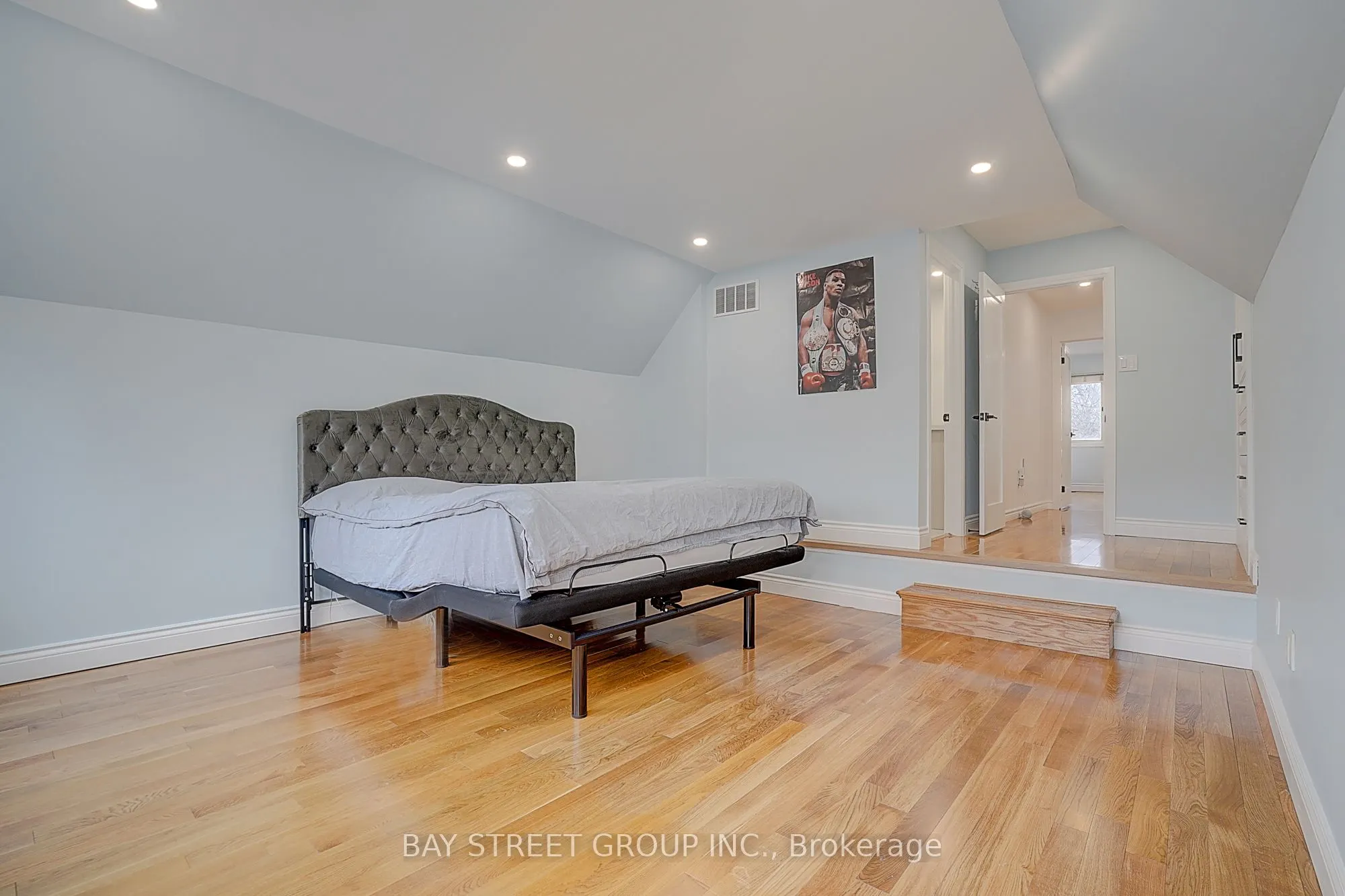 8 Mooreland Court