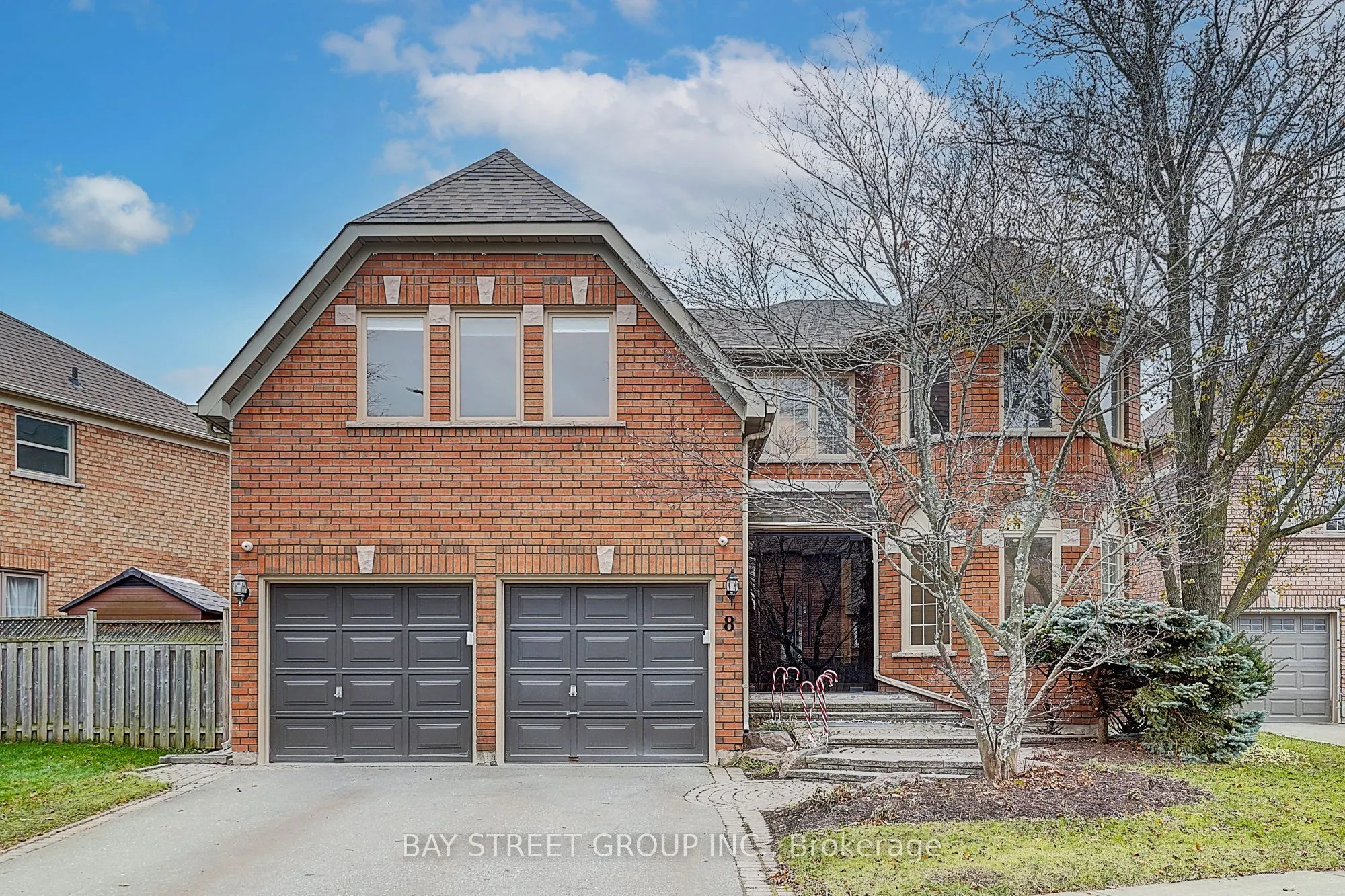 8 Mooreland Court