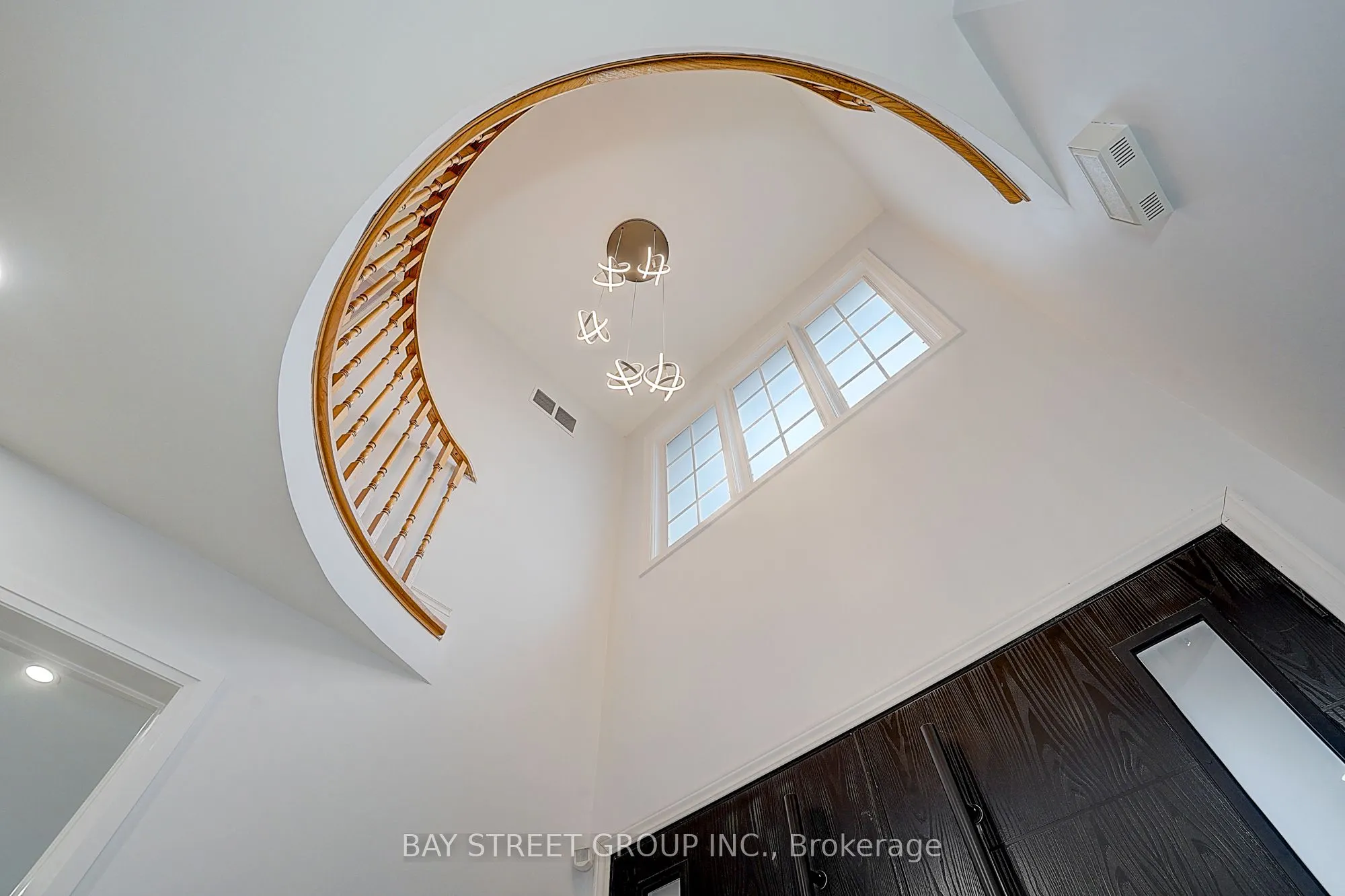 8 Mooreland Court