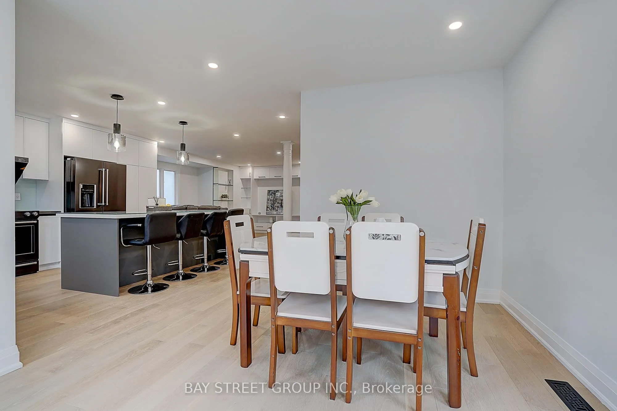 8 Mooreland Court