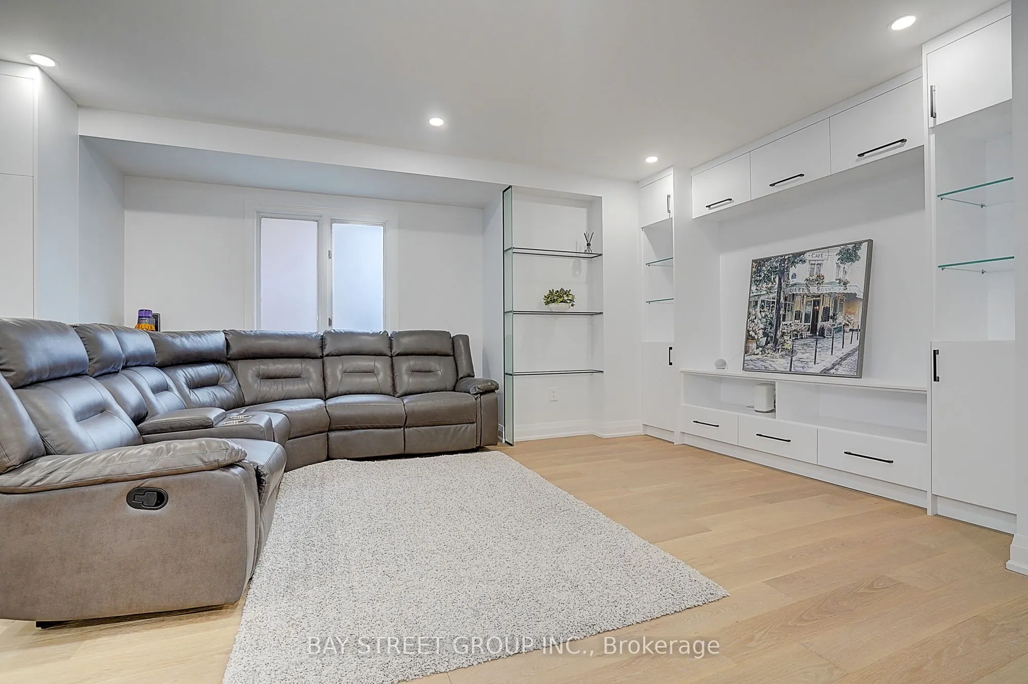8 Mooreland Court