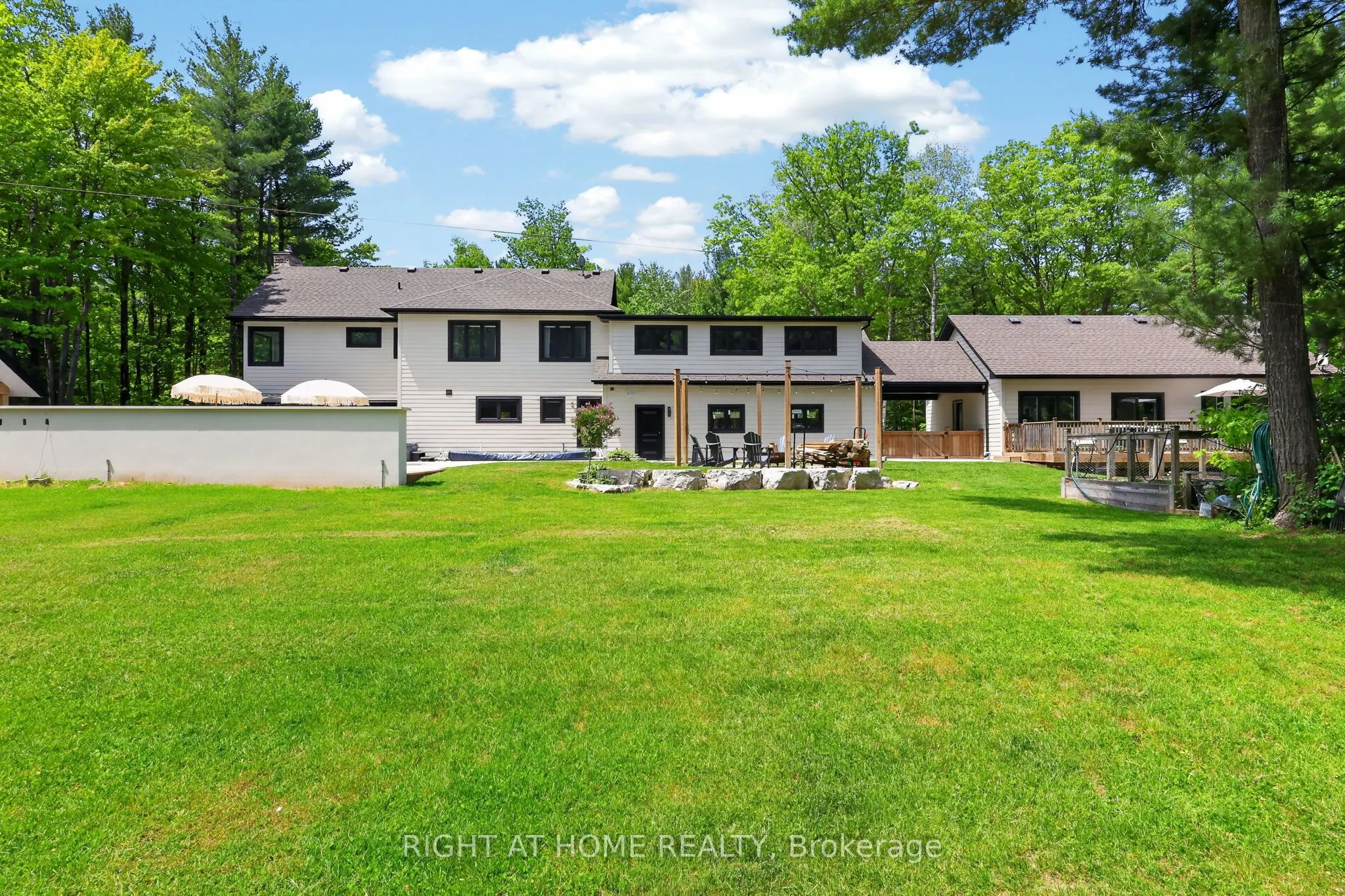 16 Woodland Heights Drive