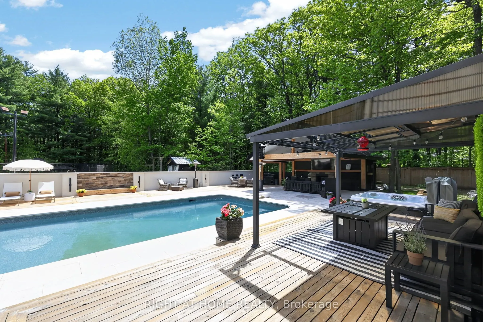 16 Woodland Heights Drive
