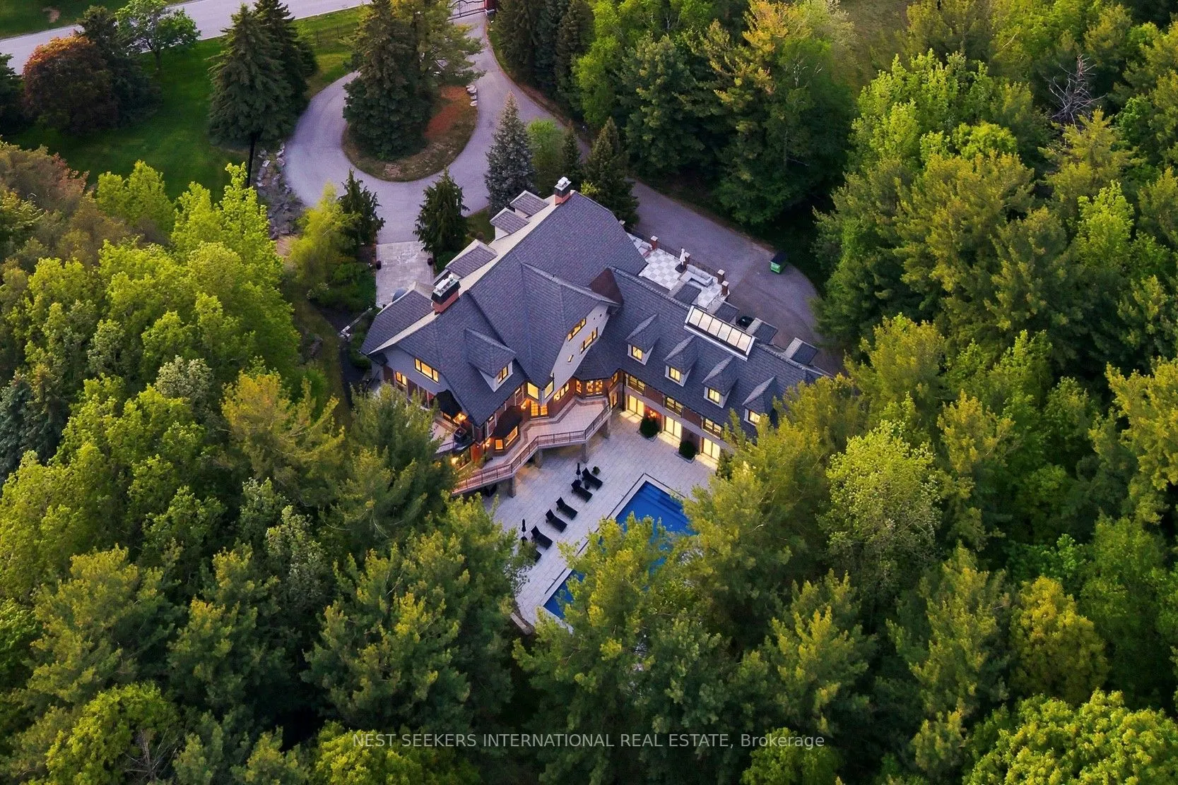 35 Kingswood Drive