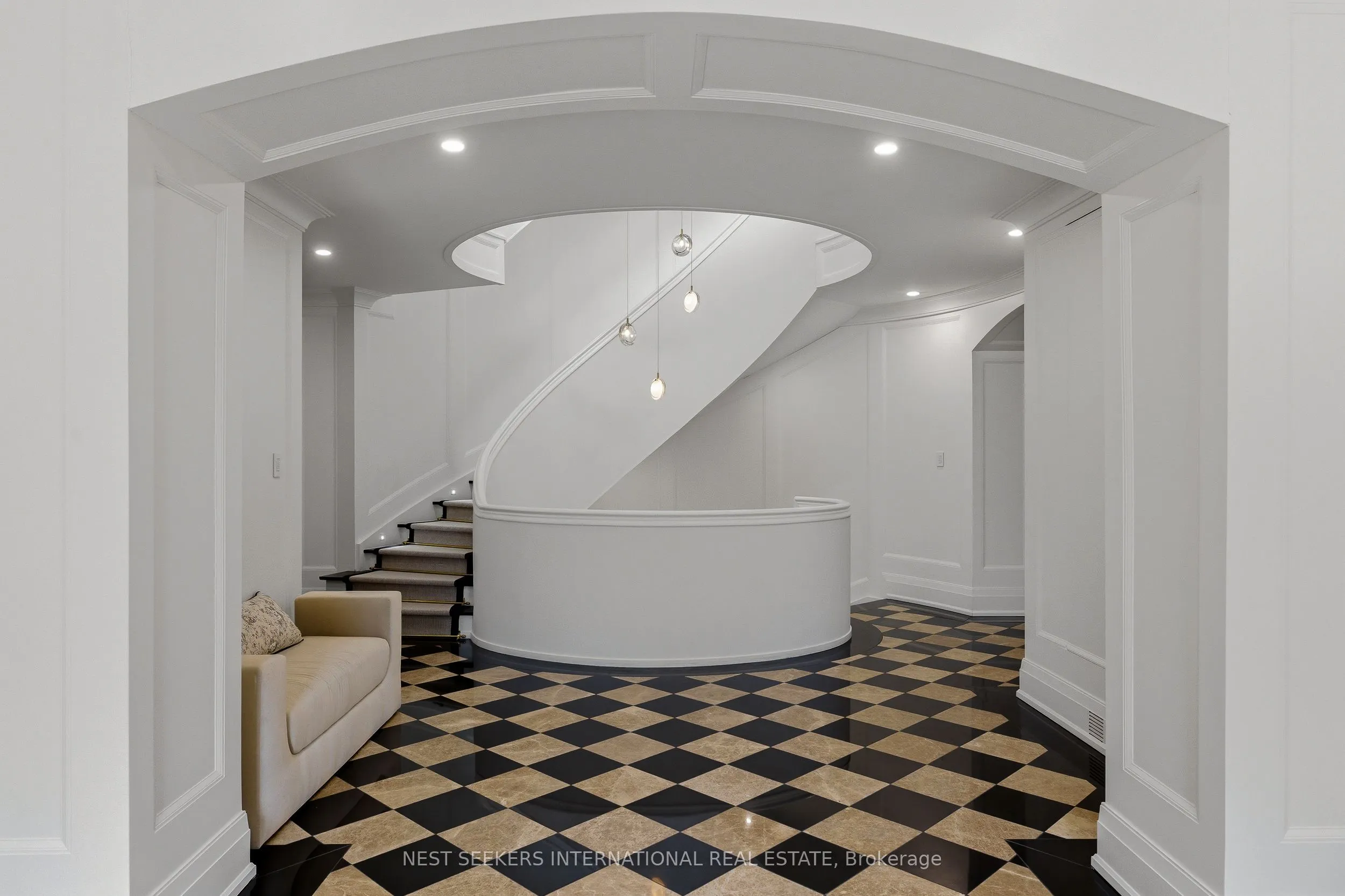 35 Kingswood Drive