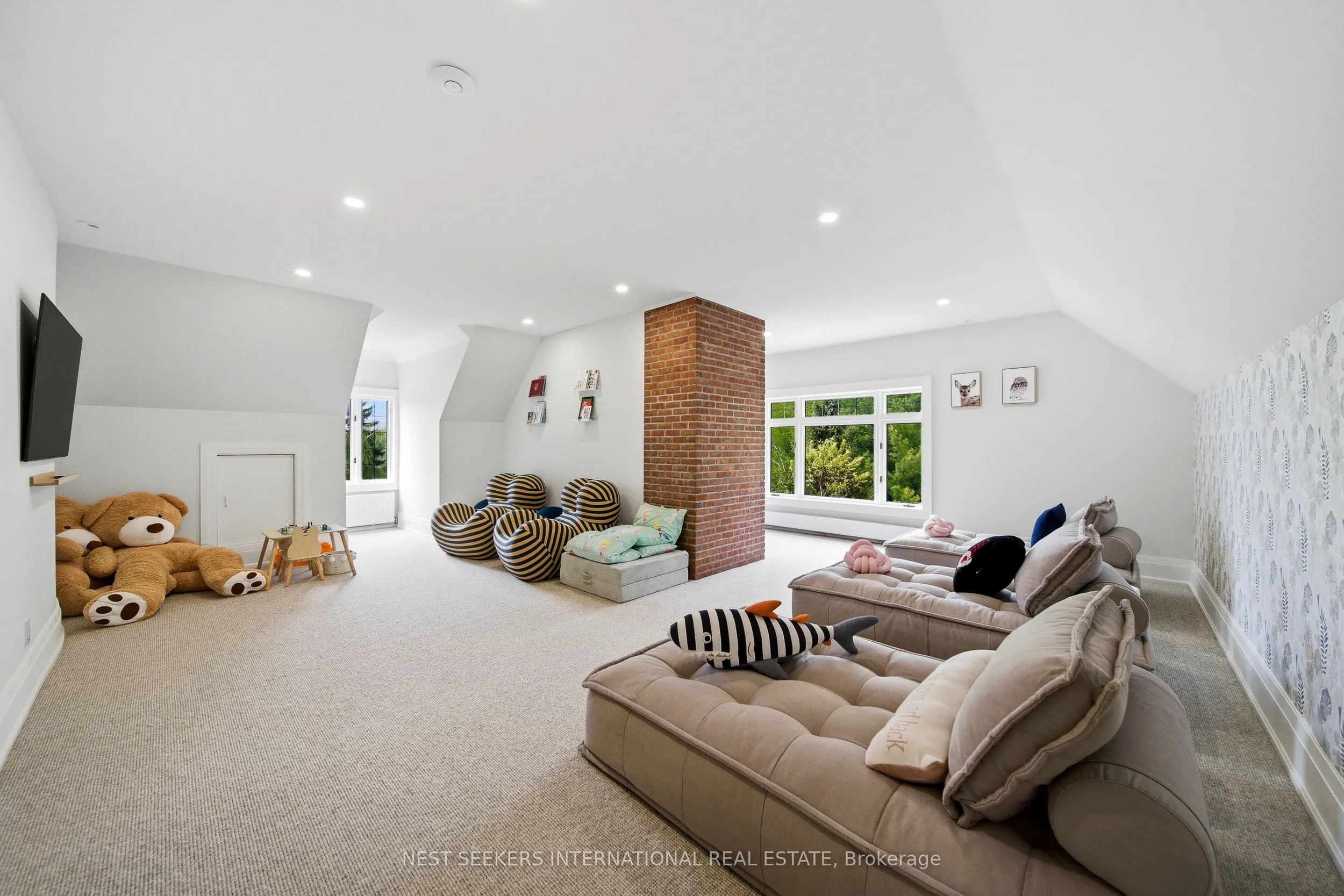 35 Kingswood Drive