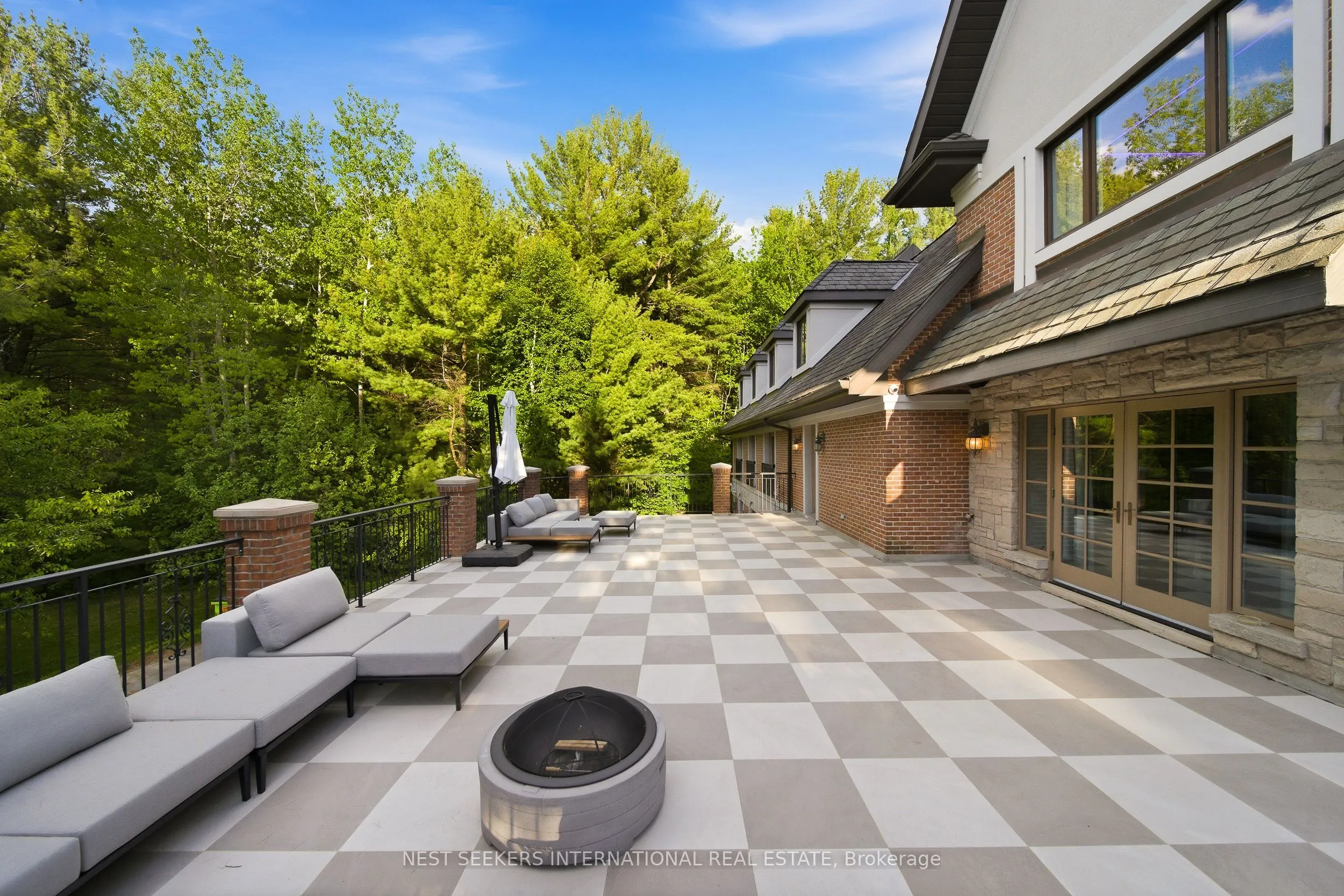 35 Kingswood Drive