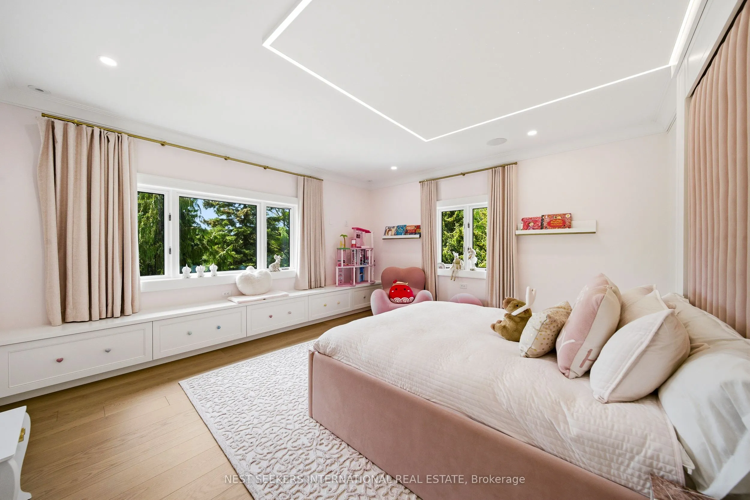 35 Kingswood Drive