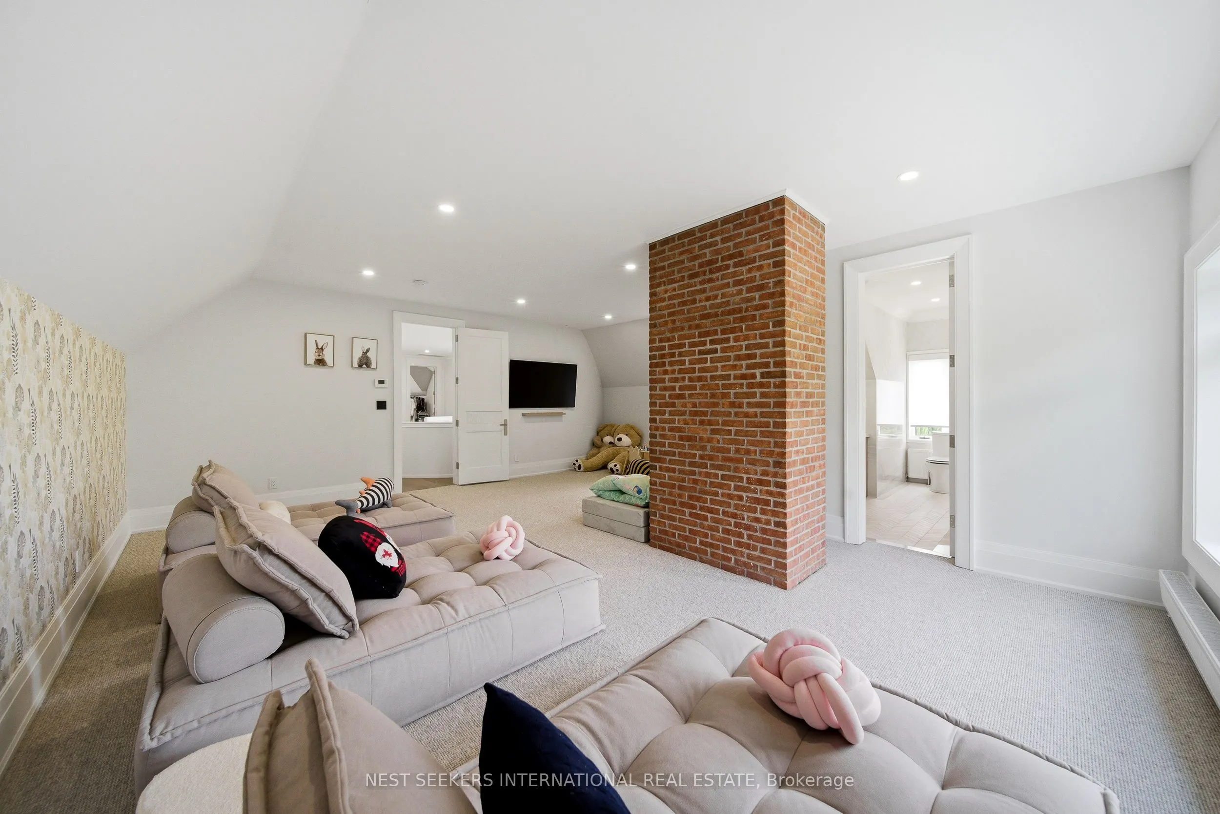 35 Kingswood Drive