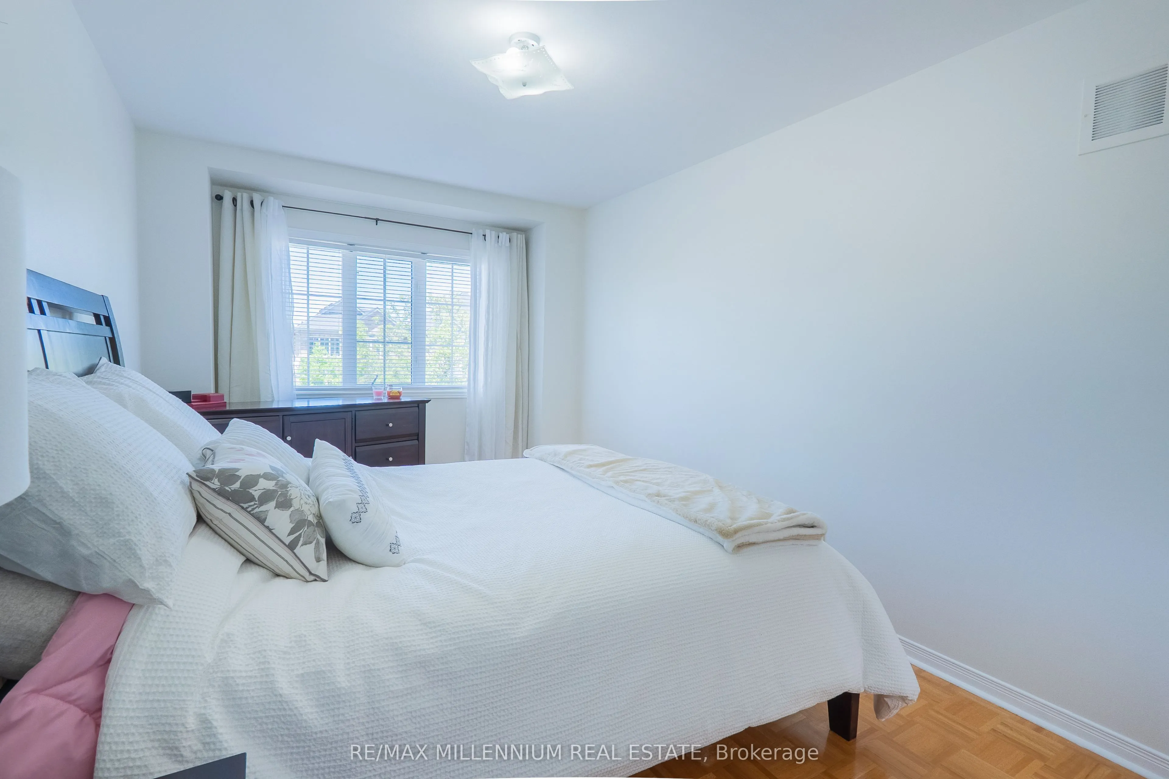 90 Ronan Crescent