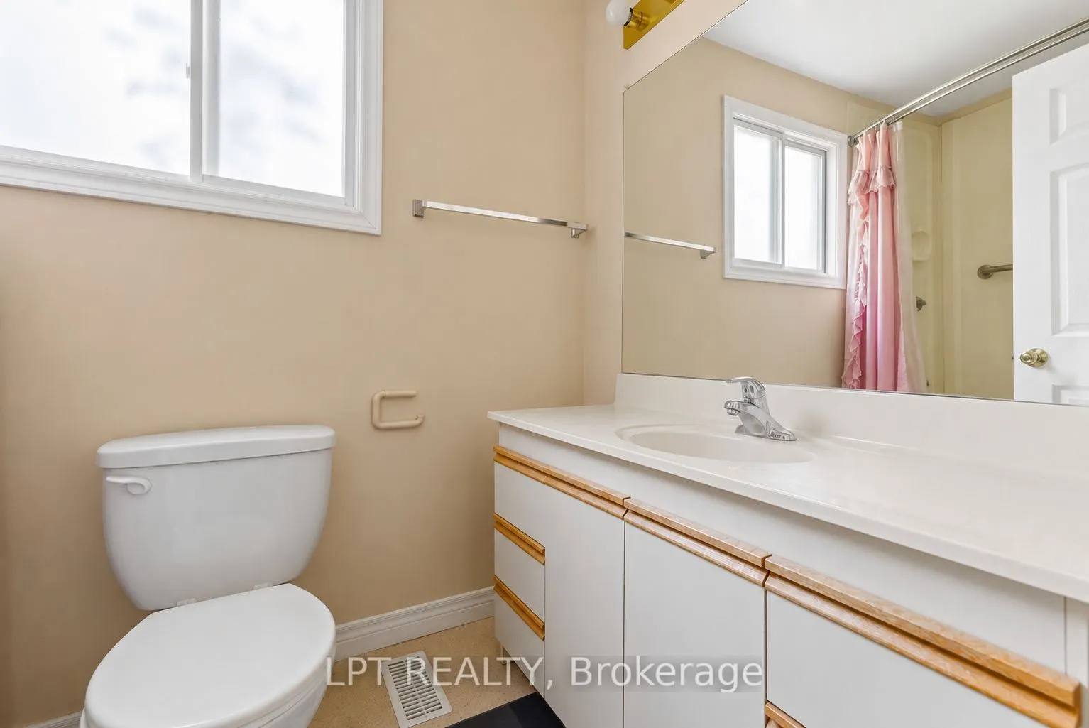 204 The Queensway S