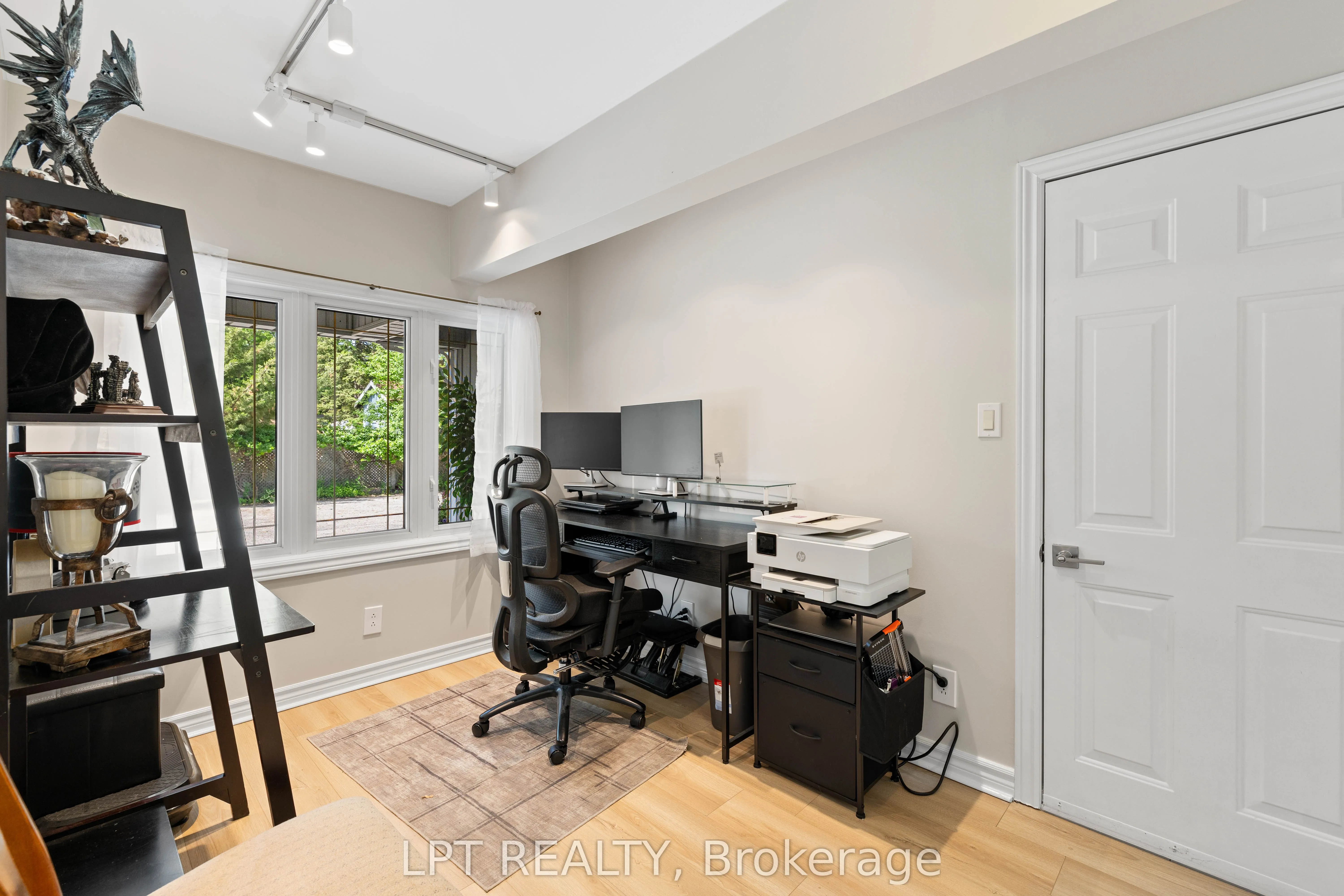 204 The Queensway S
