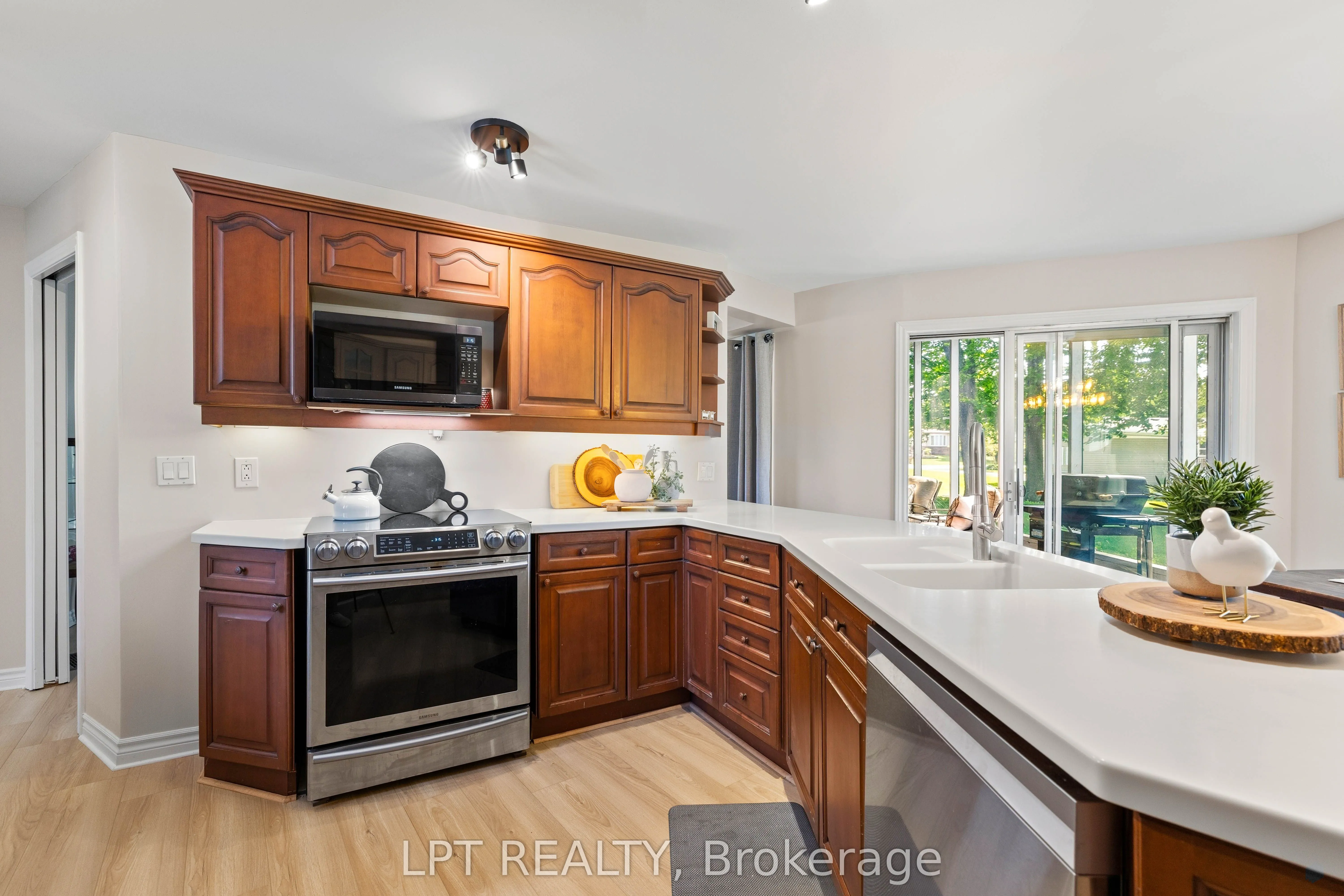 204 The Queensway S