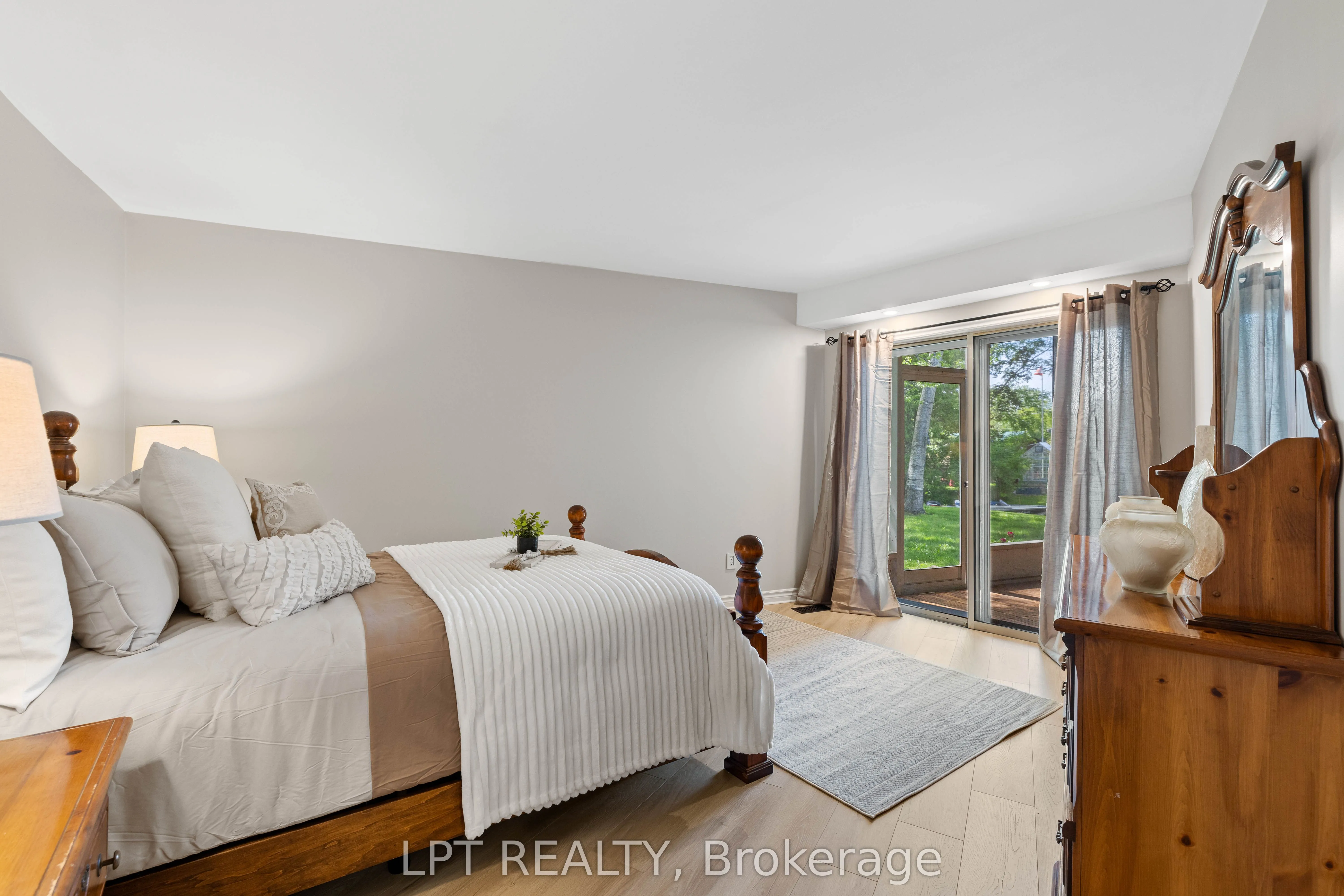 204 The Queensway S
