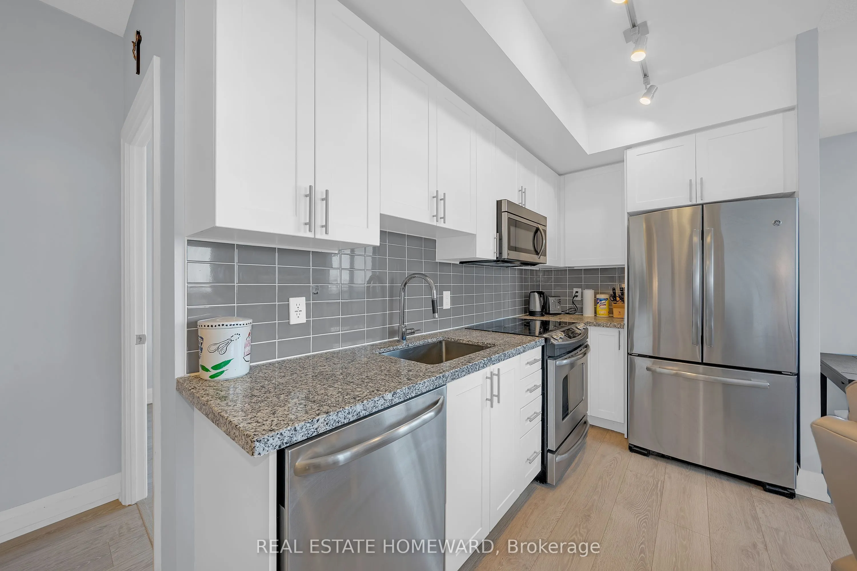7161 Yonge Street #1525