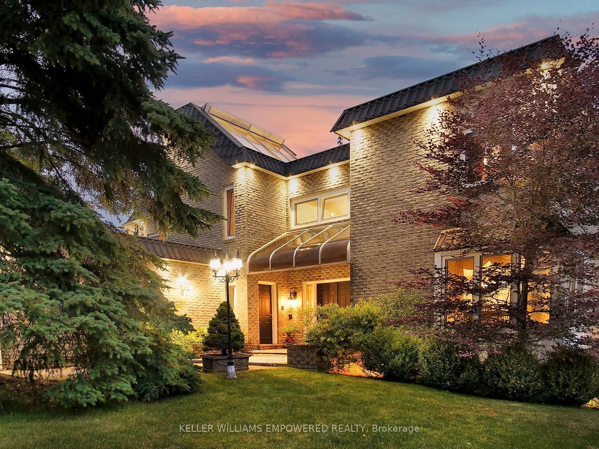 788 Woodland Acres Crescent