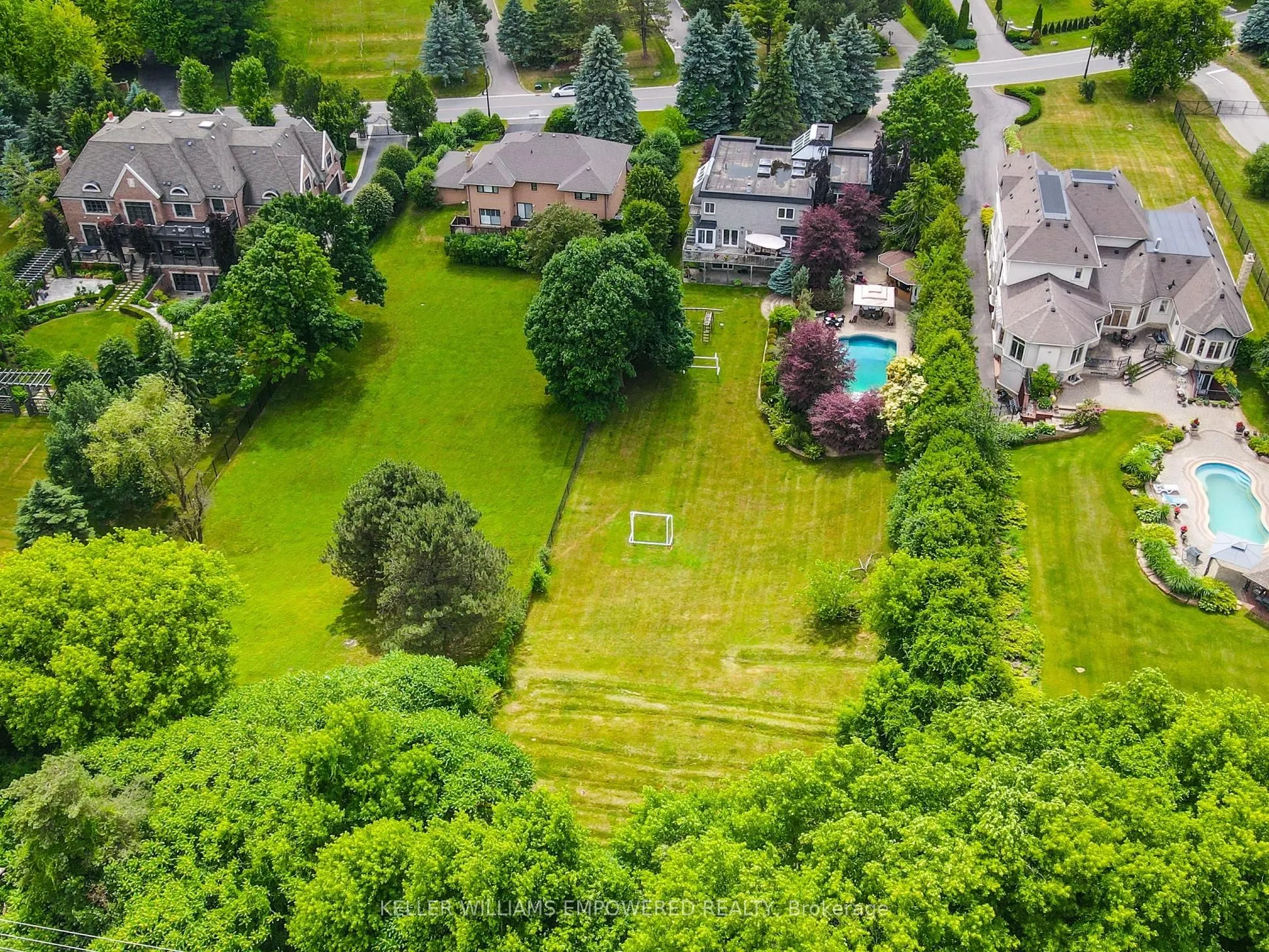 788 Woodland Acres Crescent