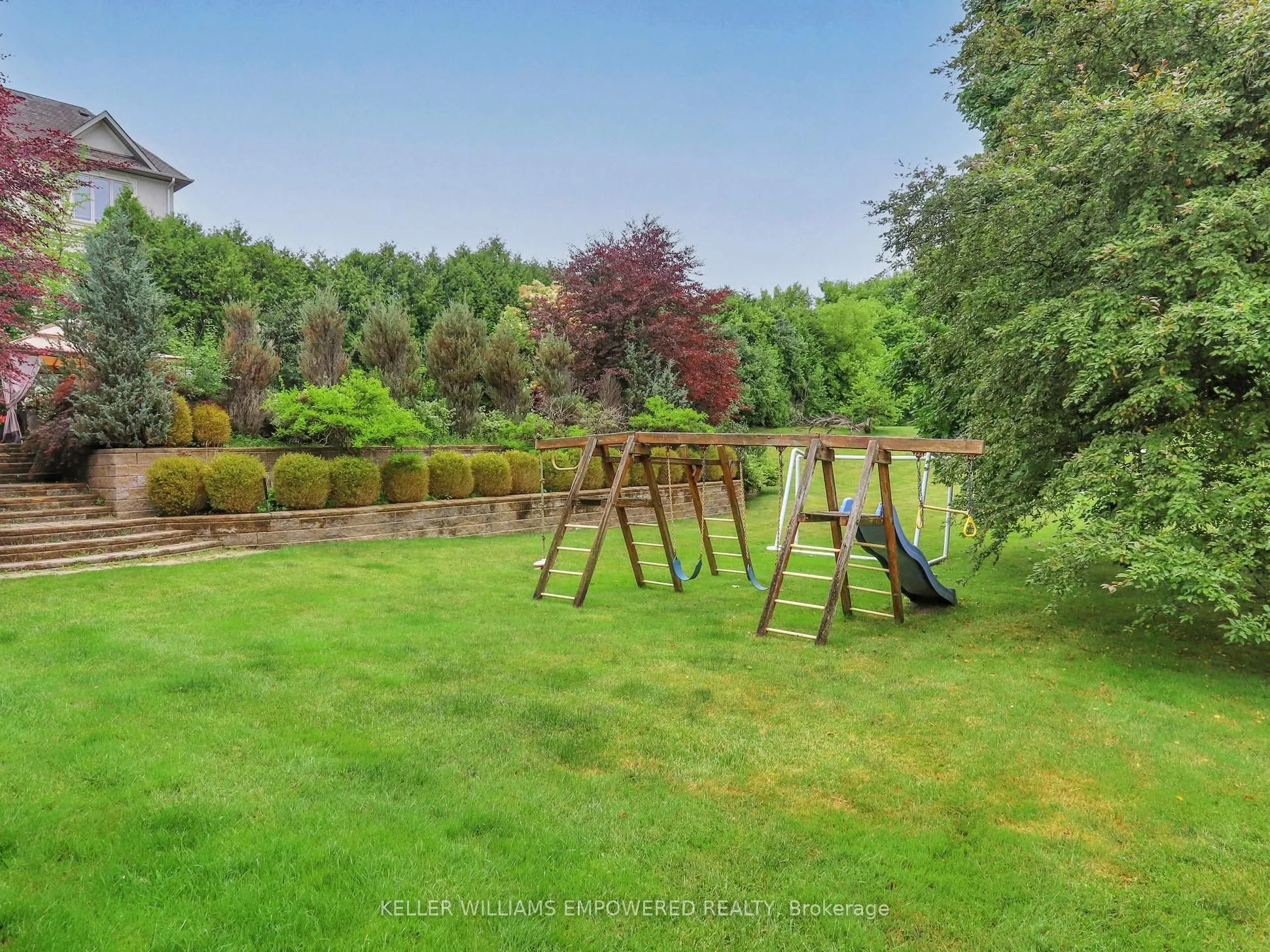 788 Woodland Acres Crescent