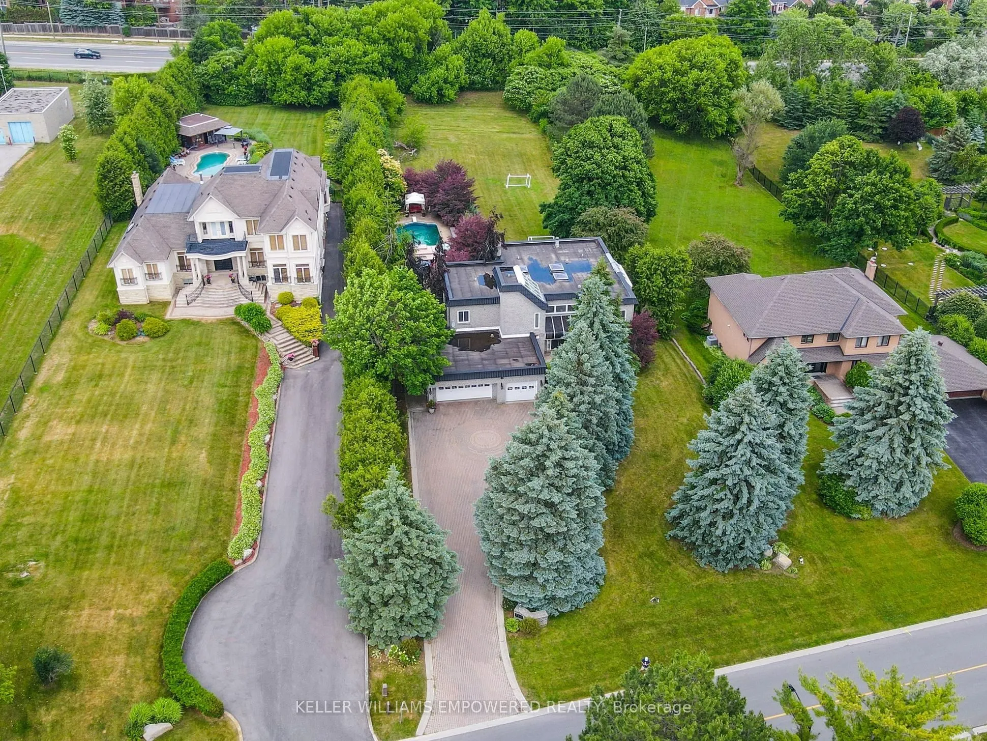 788 Woodland Acres Crescent