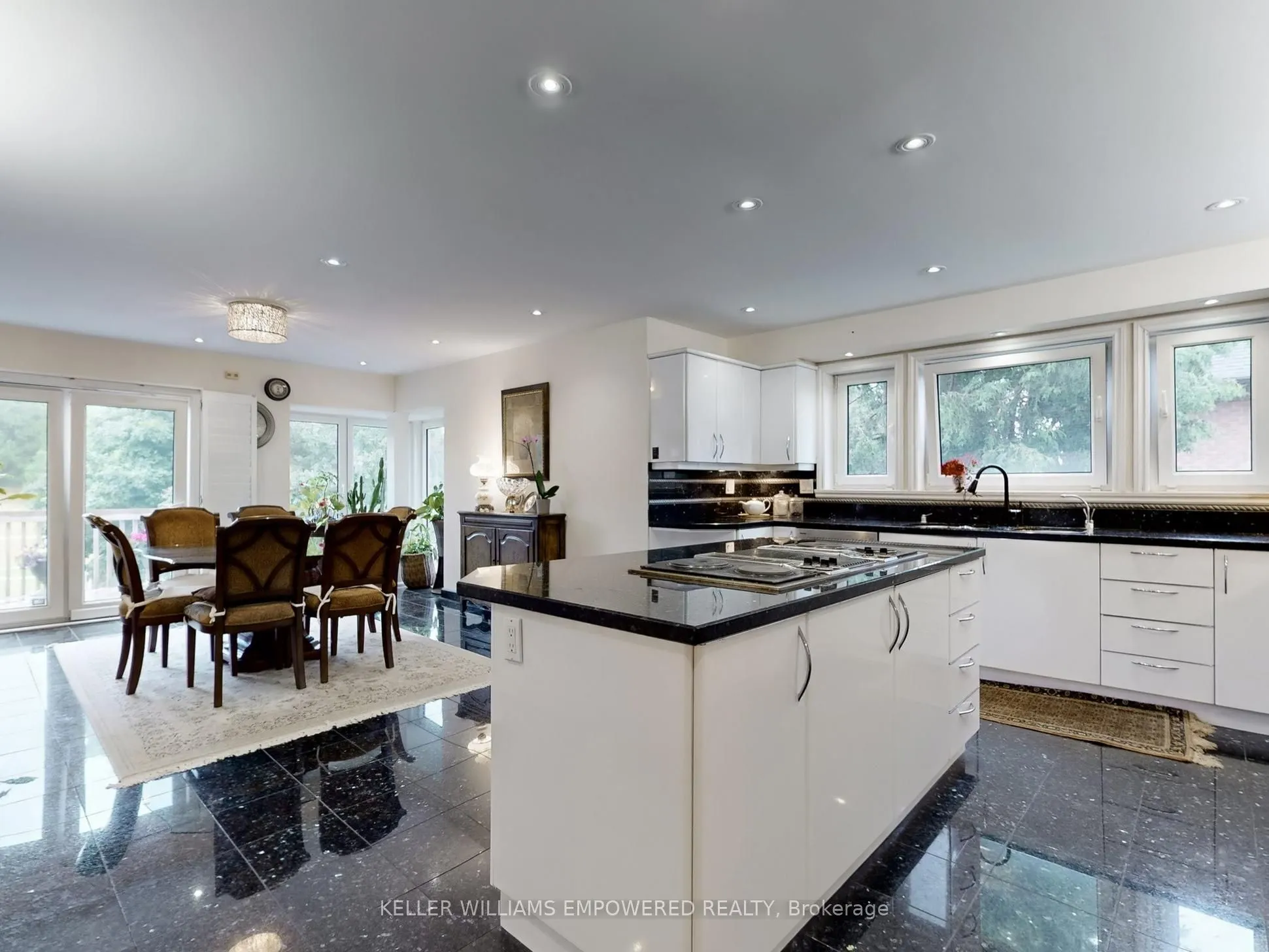 788 Woodland Acres Crescent
