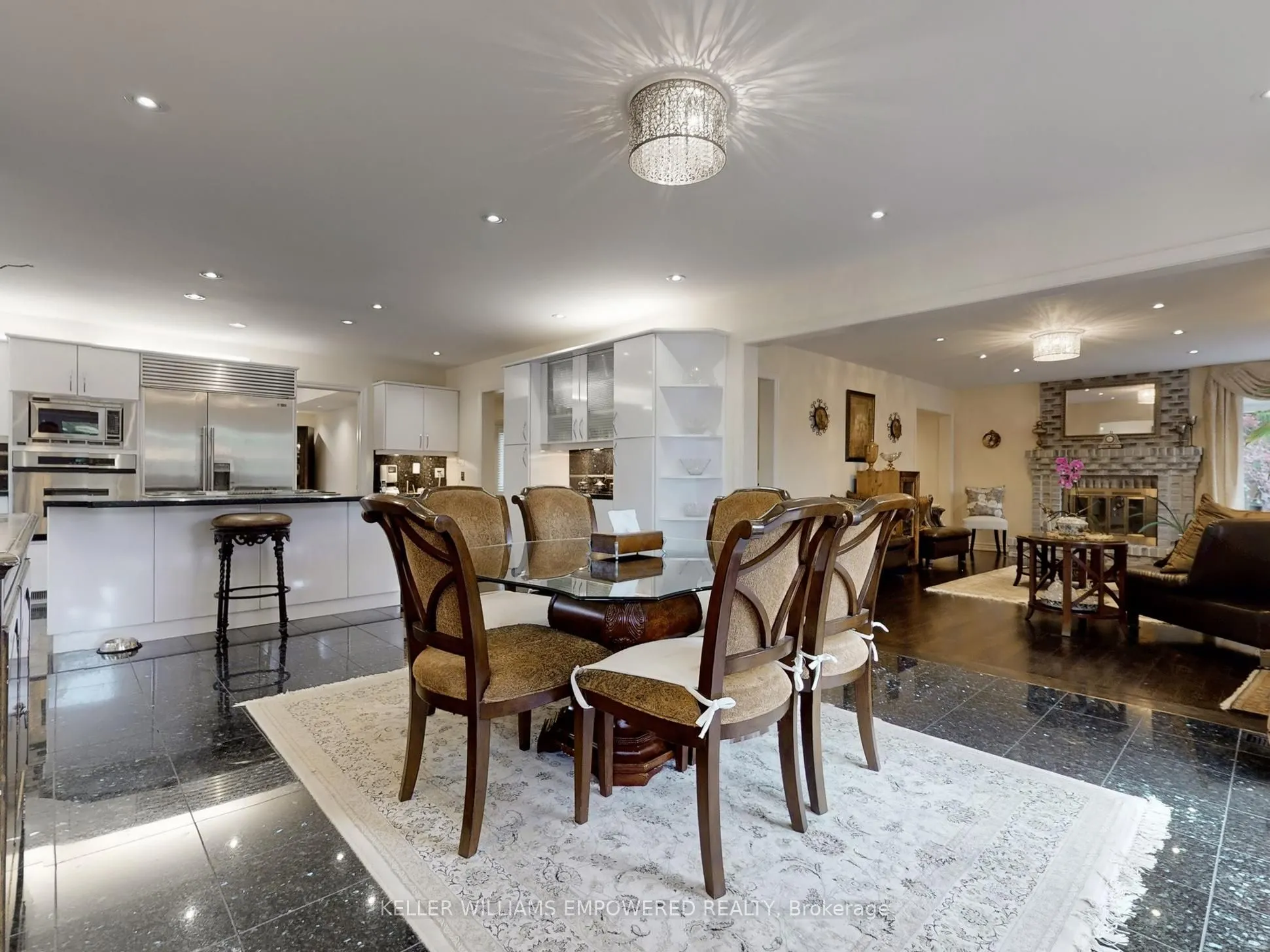 788 Woodland Acres Crescent