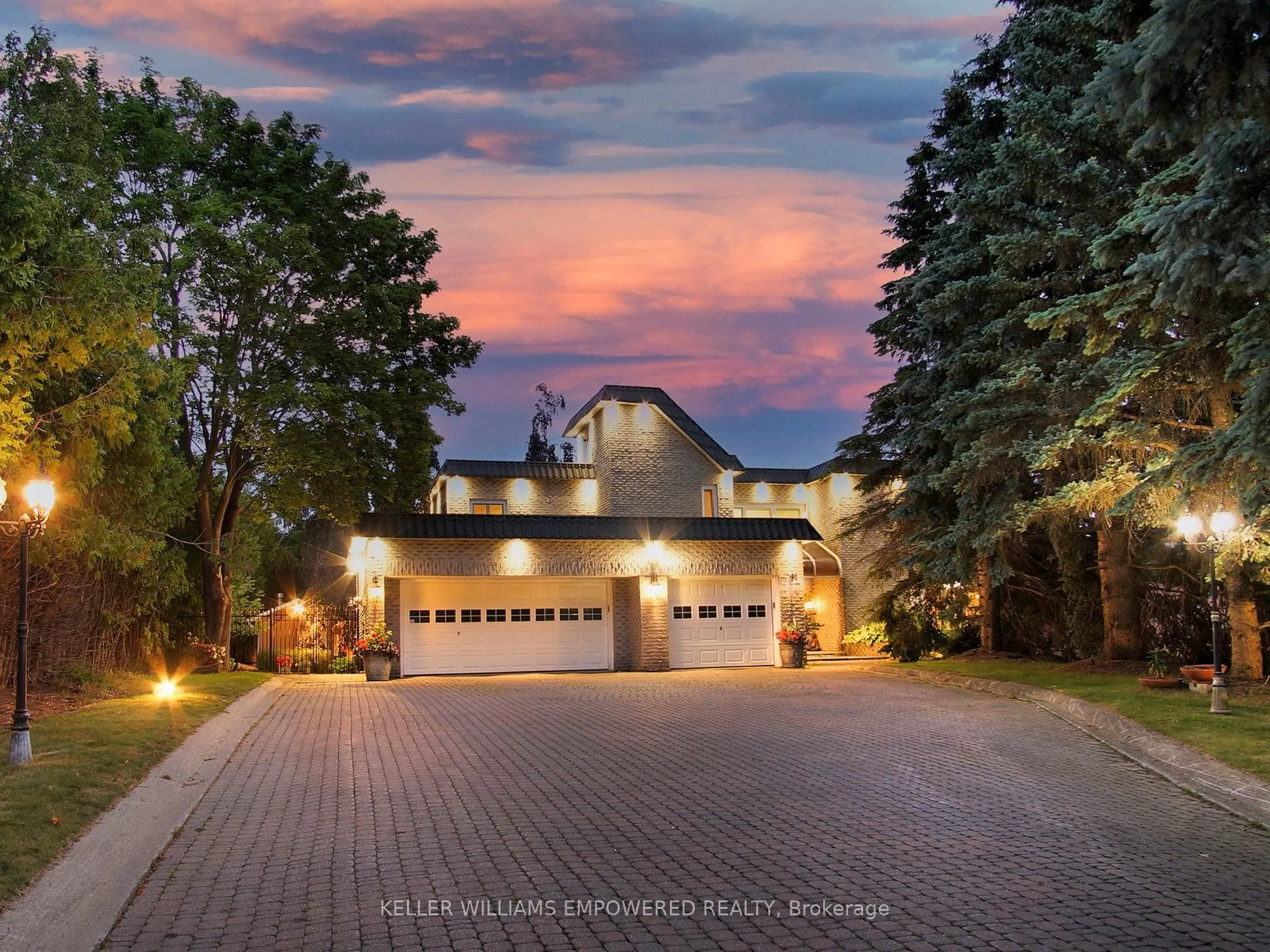 788 Woodland Acres Crescent