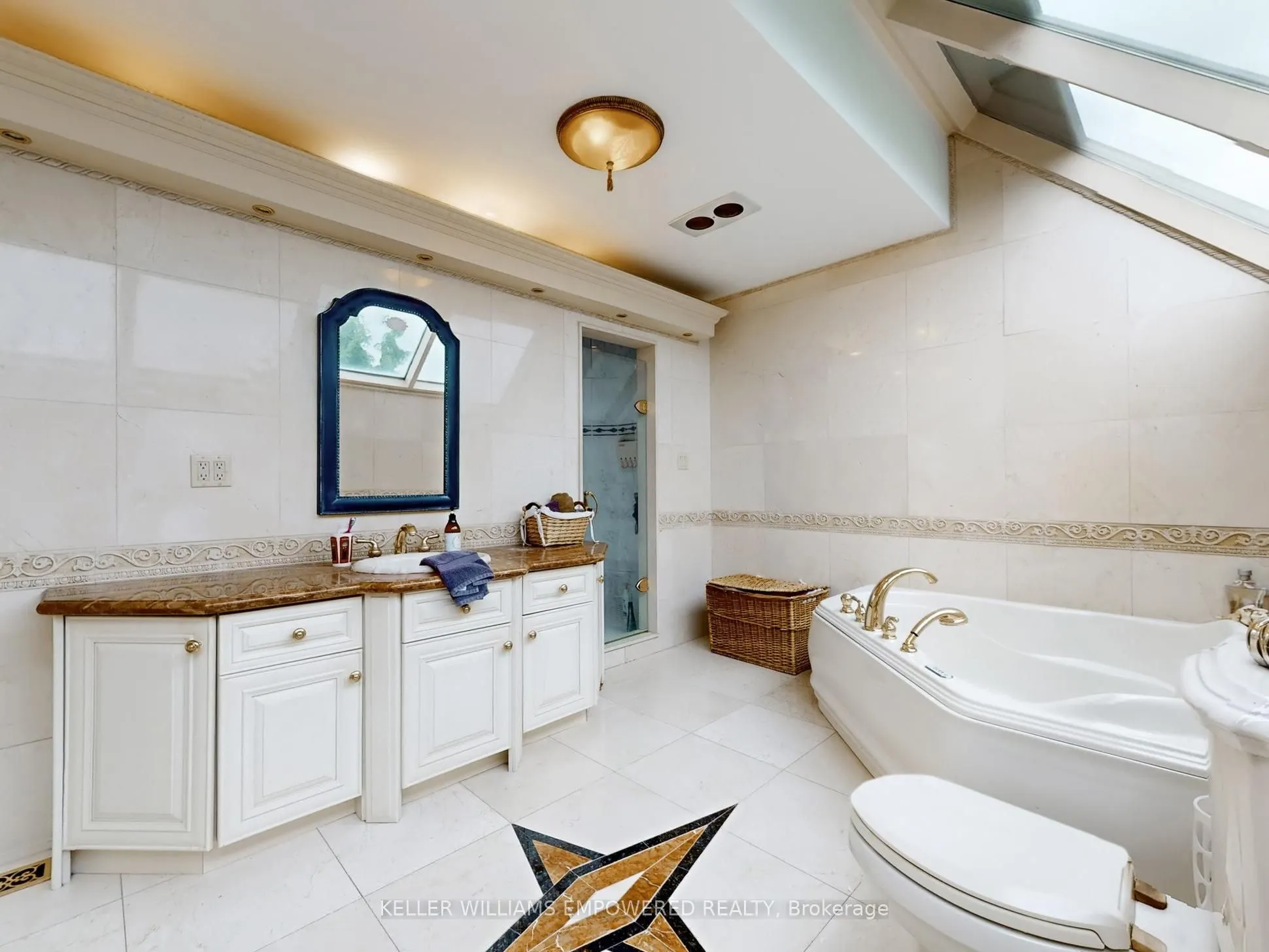 788 Woodland Acres Crescent