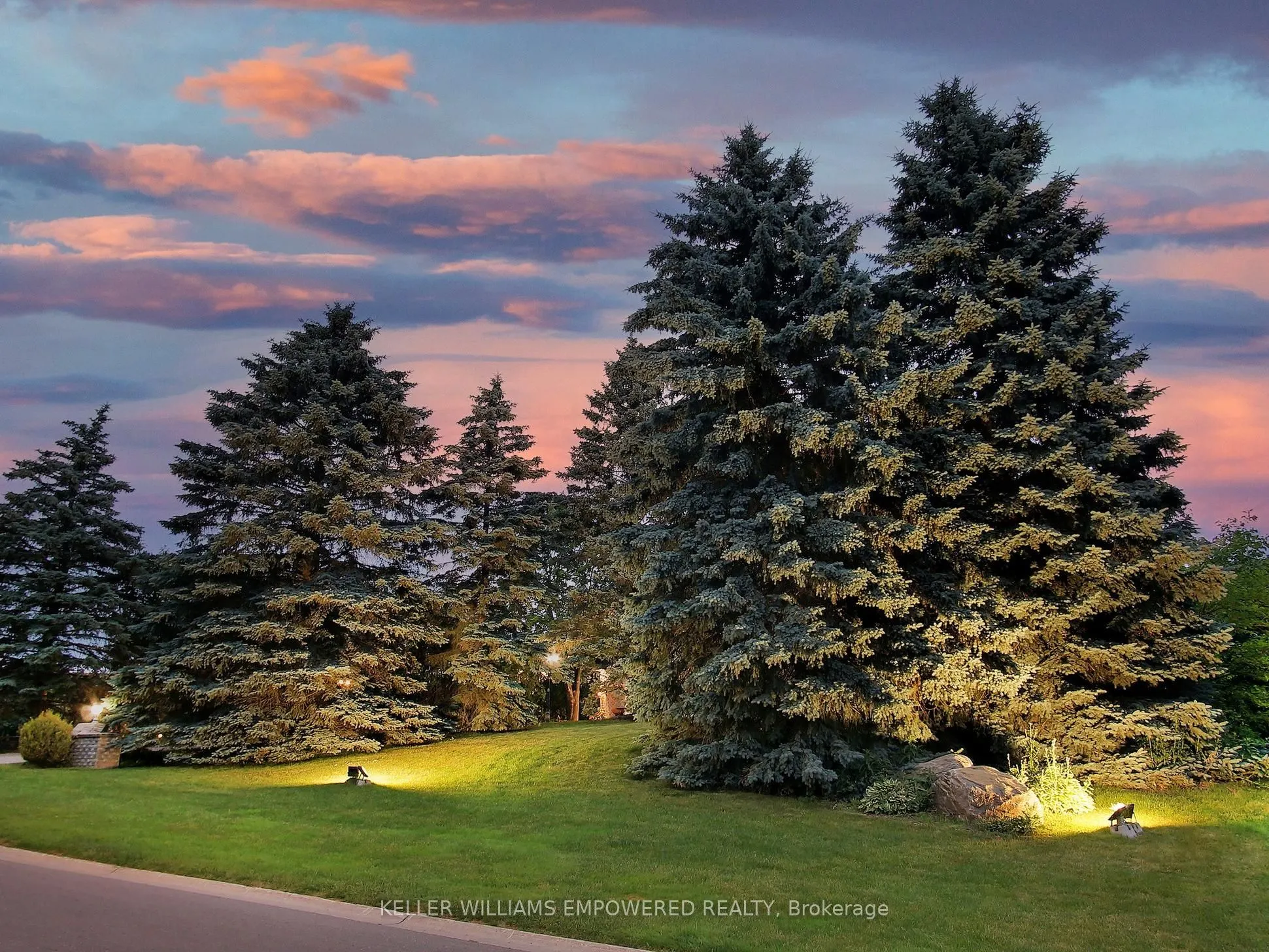 788 Woodland Acres Crescent