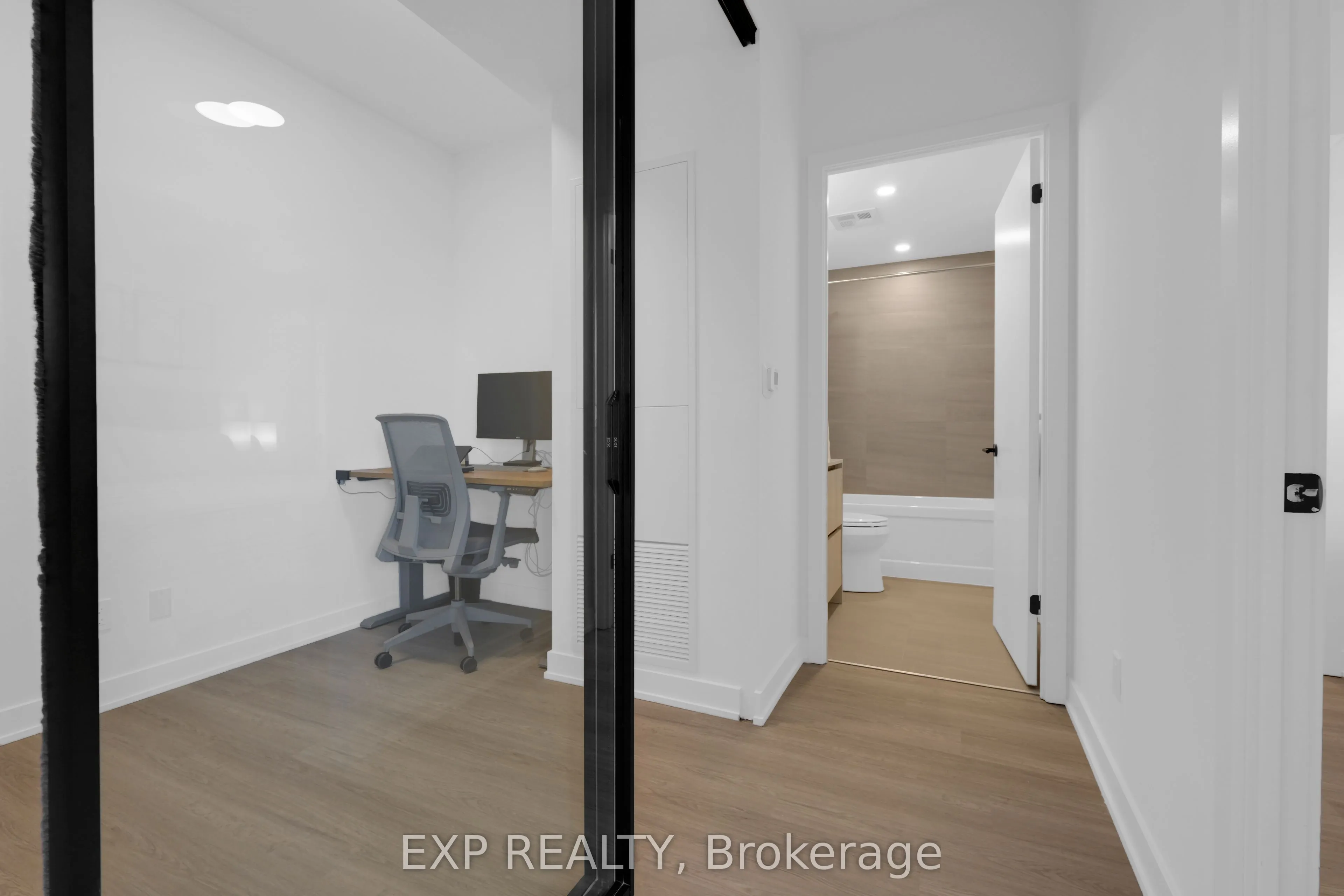 8188 Yonge Street #401