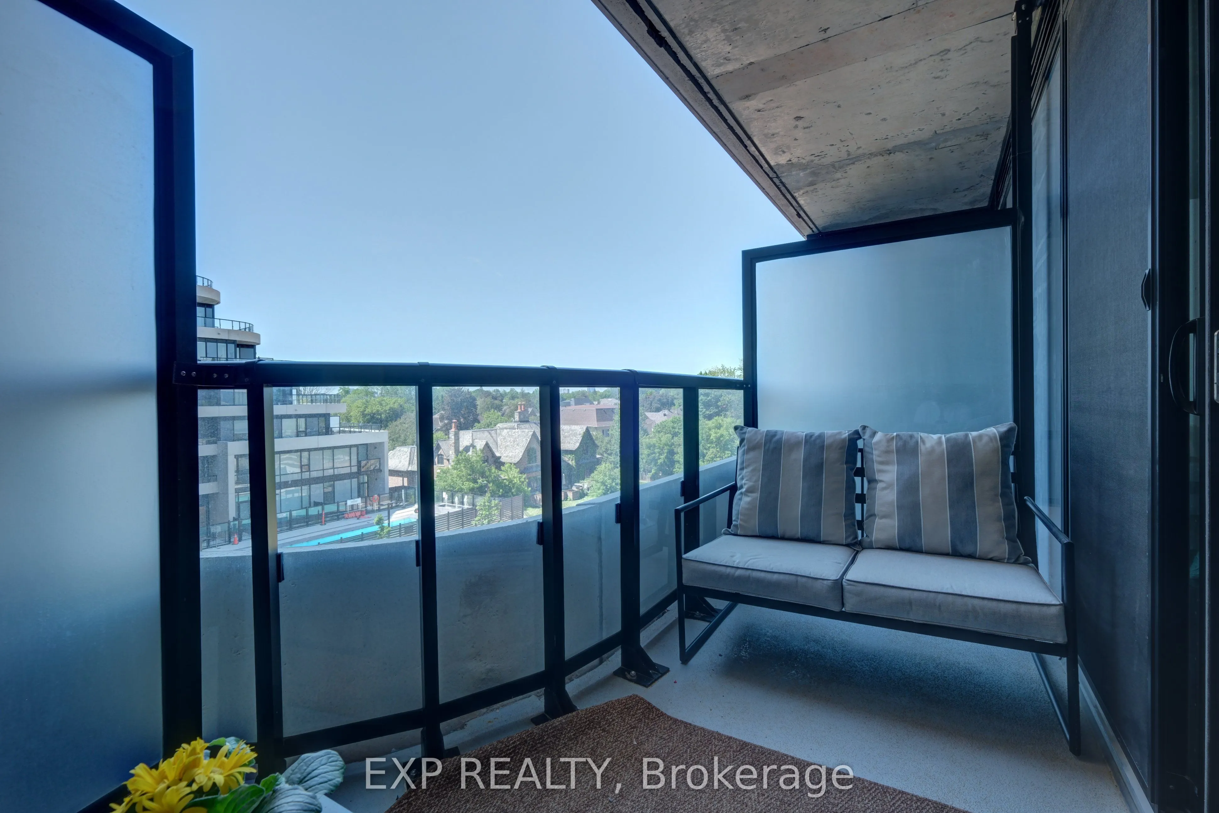 8188 Yonge Street #401