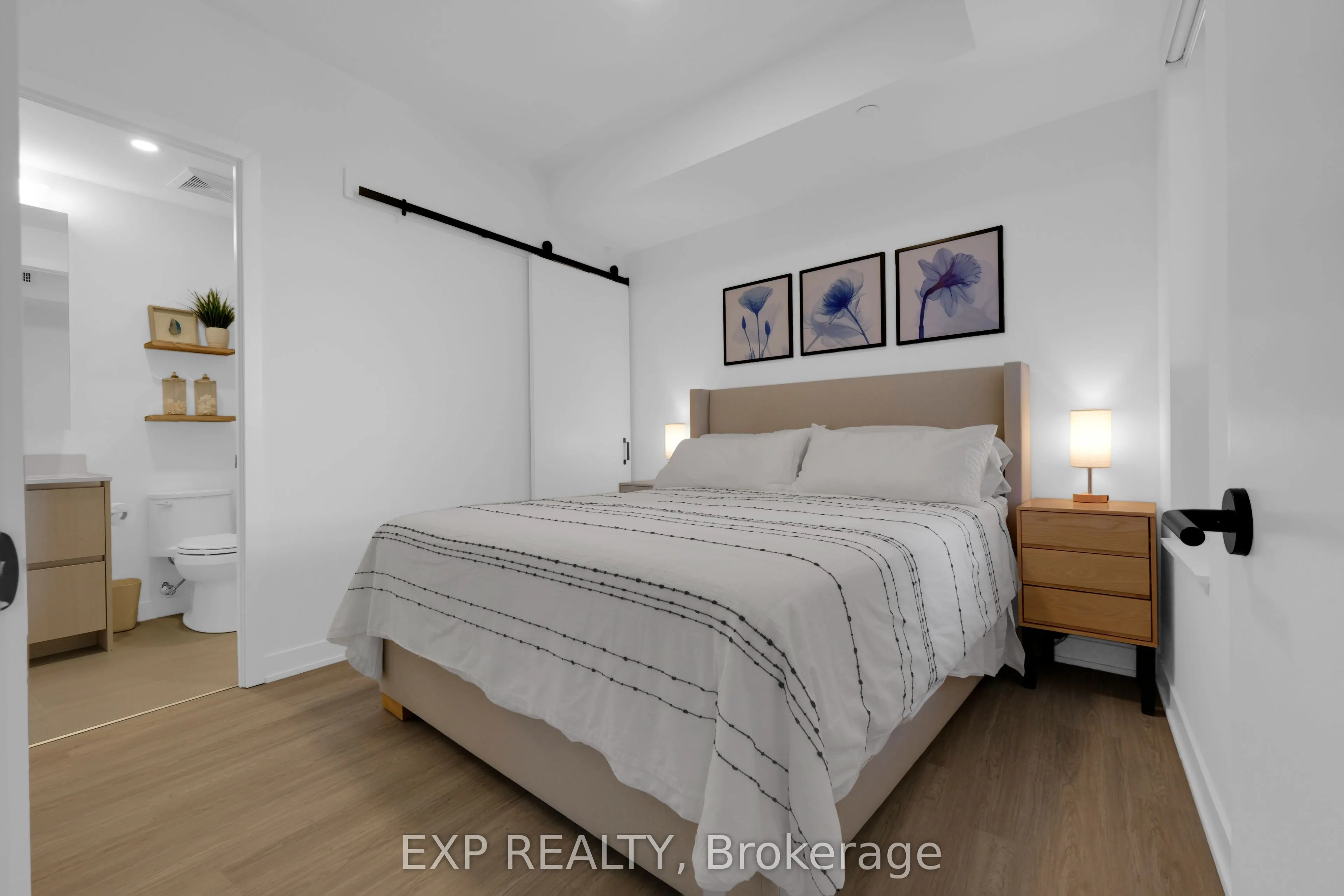 8188 Yonge Street #401