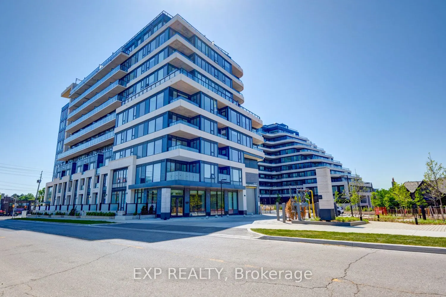 8188 Yonge Street #401