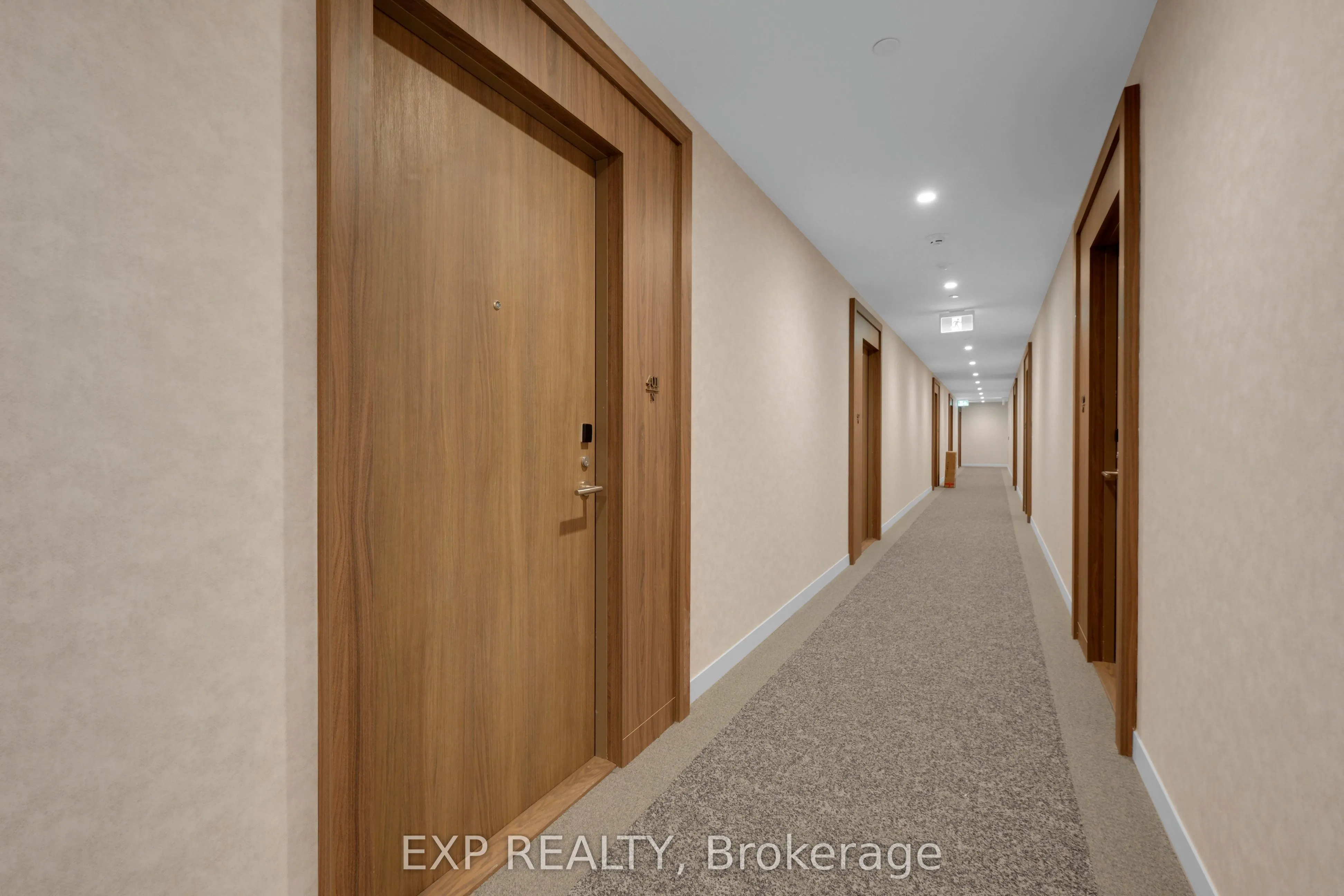 8188 Yonge Street #401