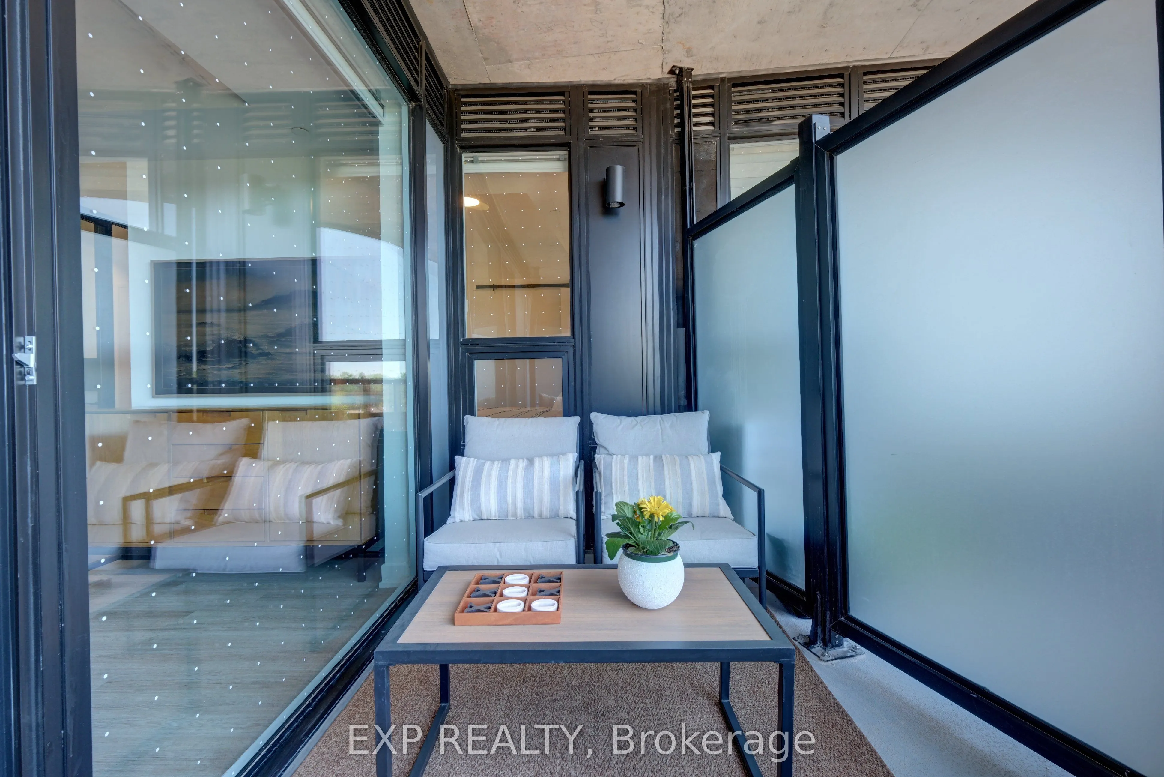 8188 Yonge Street #401